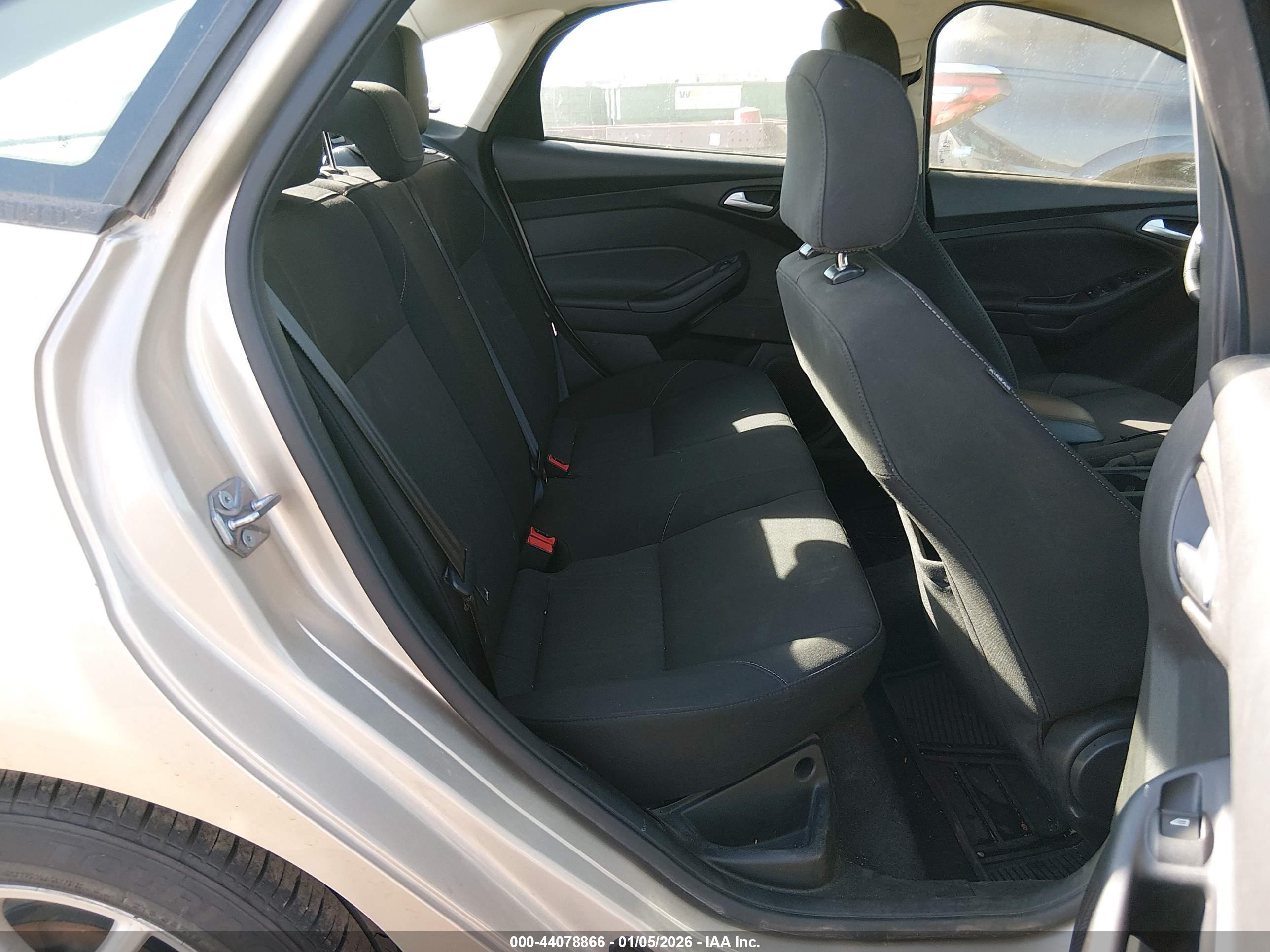 FORD FOCUS image 8
