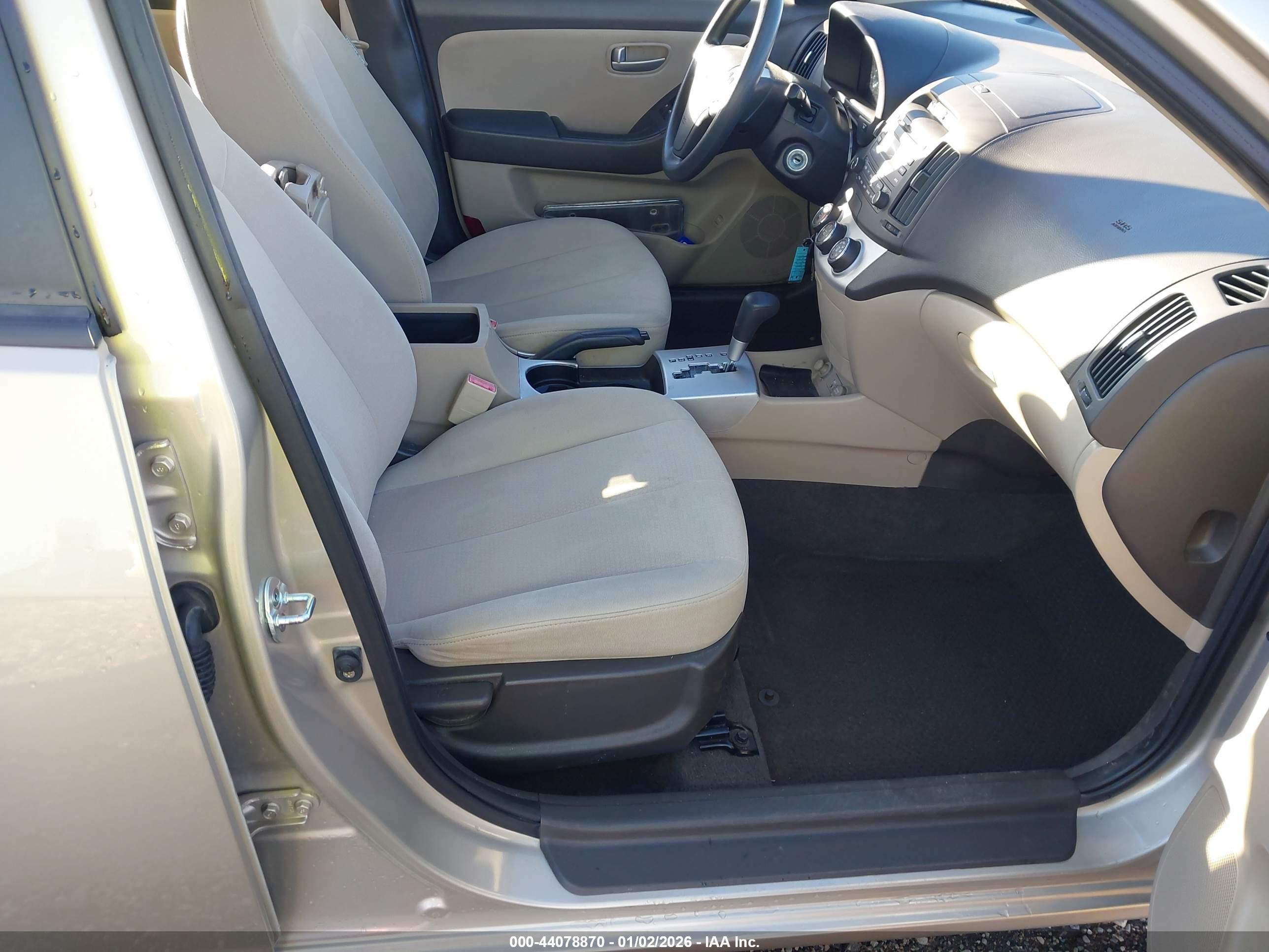 HYUNDAI ELANTRA image 5