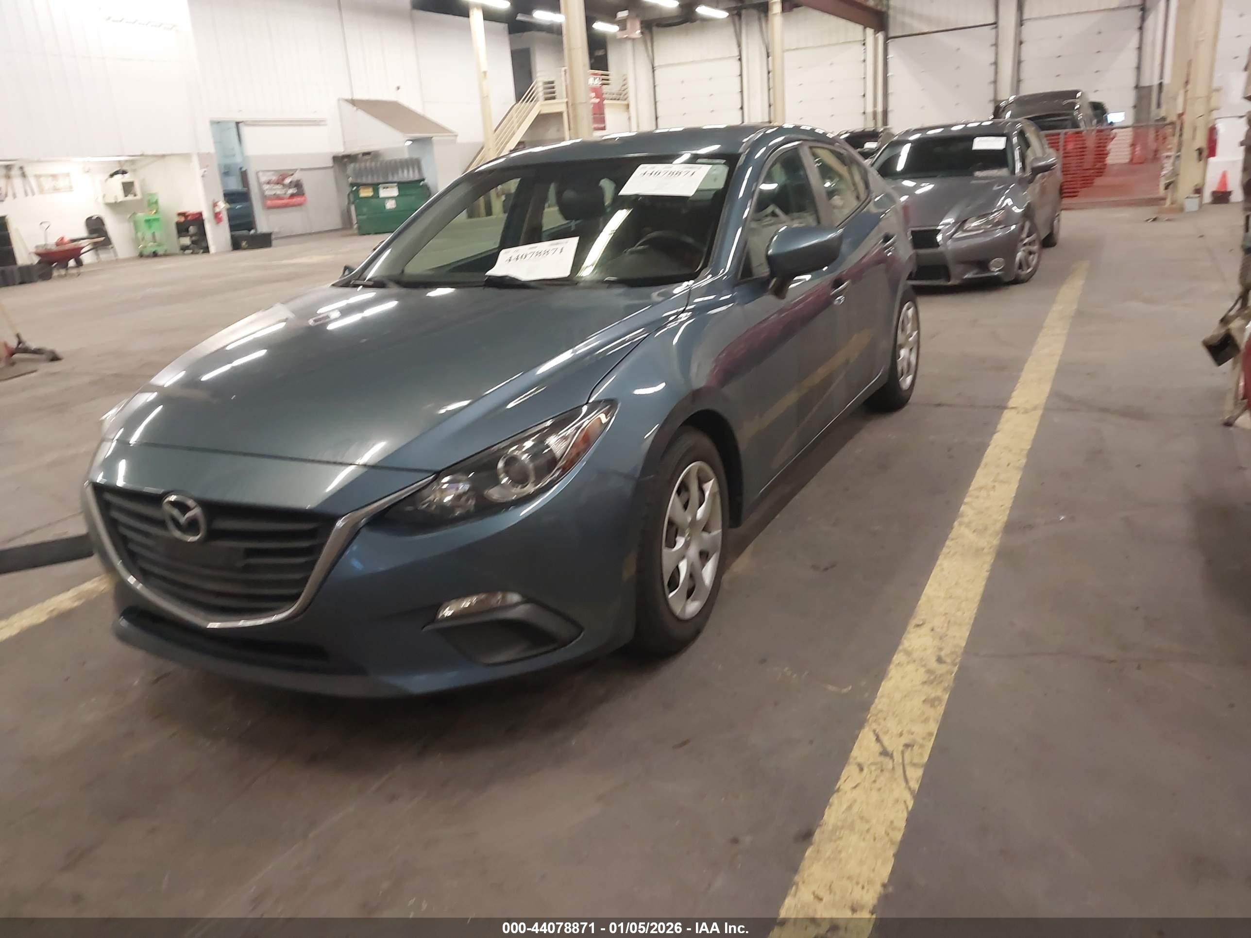 MAZDA MAZDA3 image 2