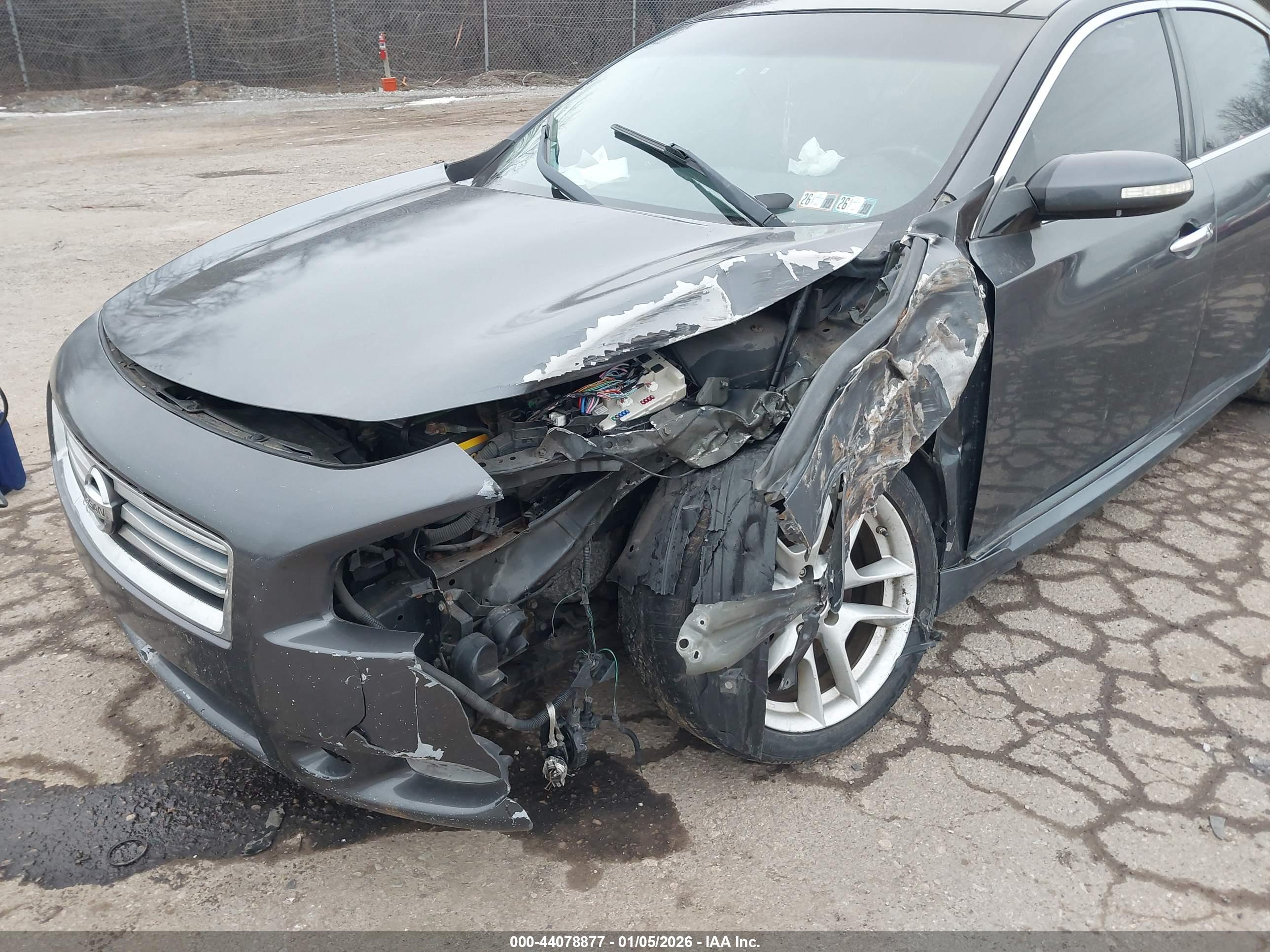 NISSAN MAXIMA image 6