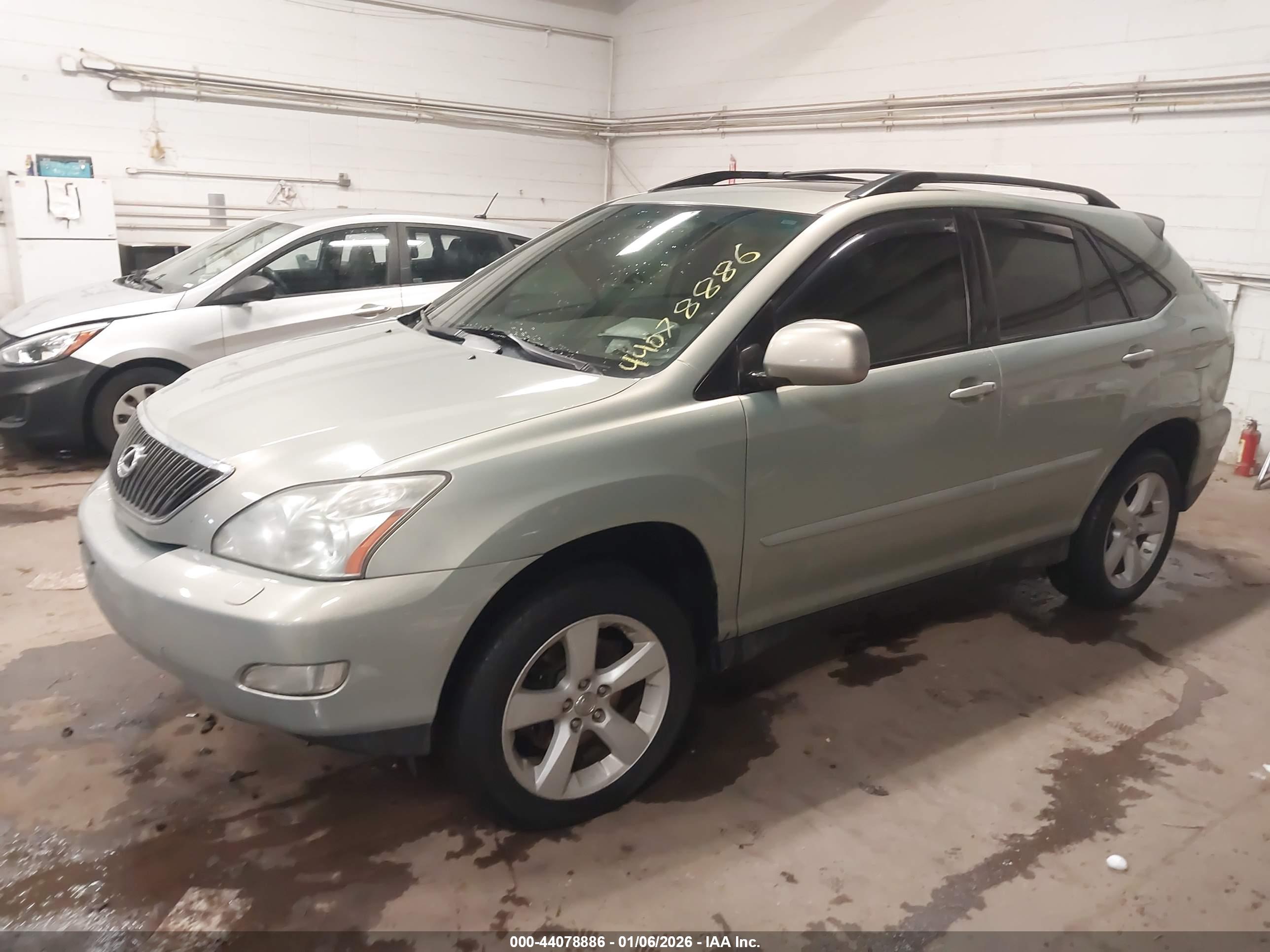 LEXUS RX image 2