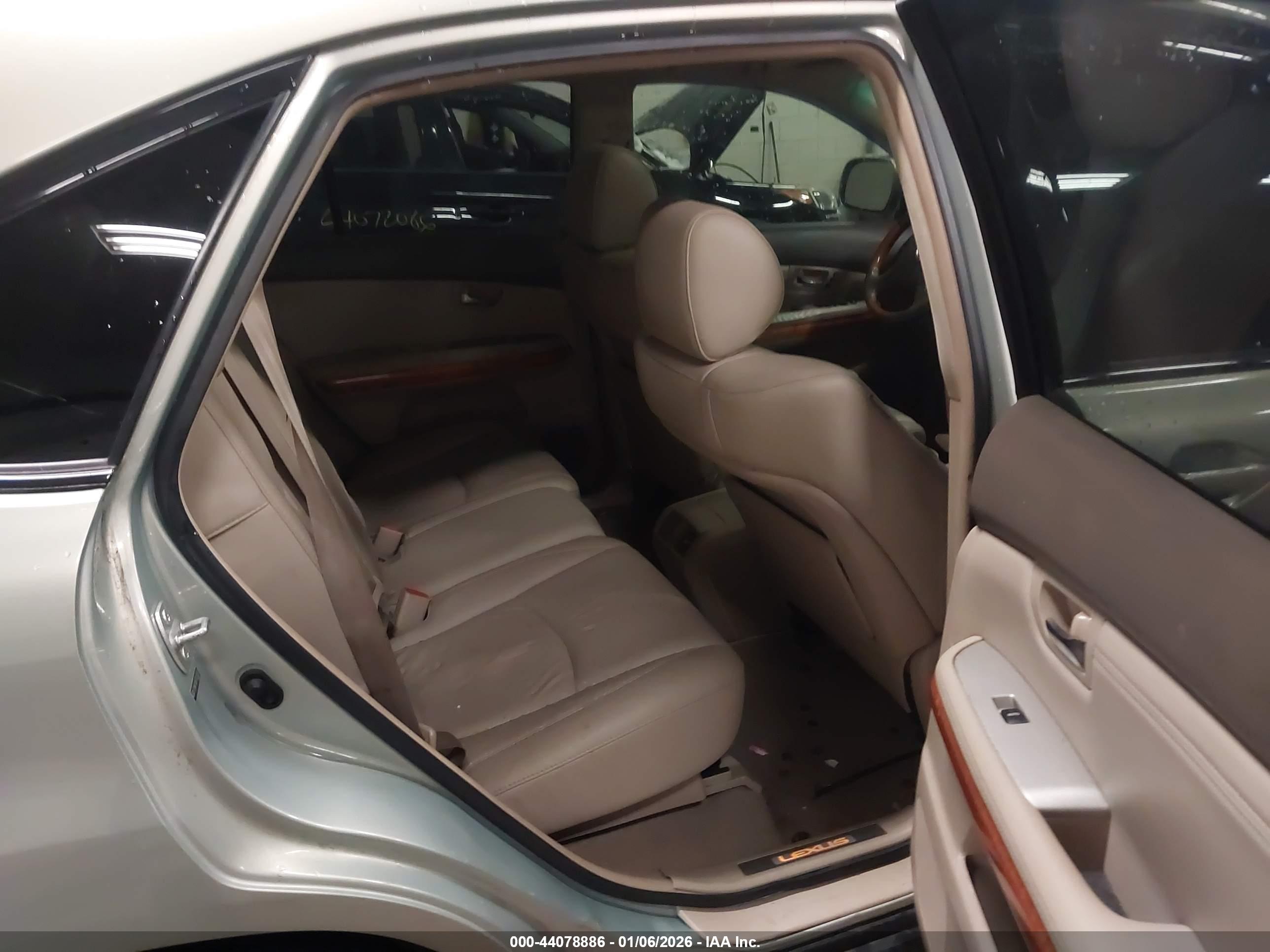 LEXUS RX image 8