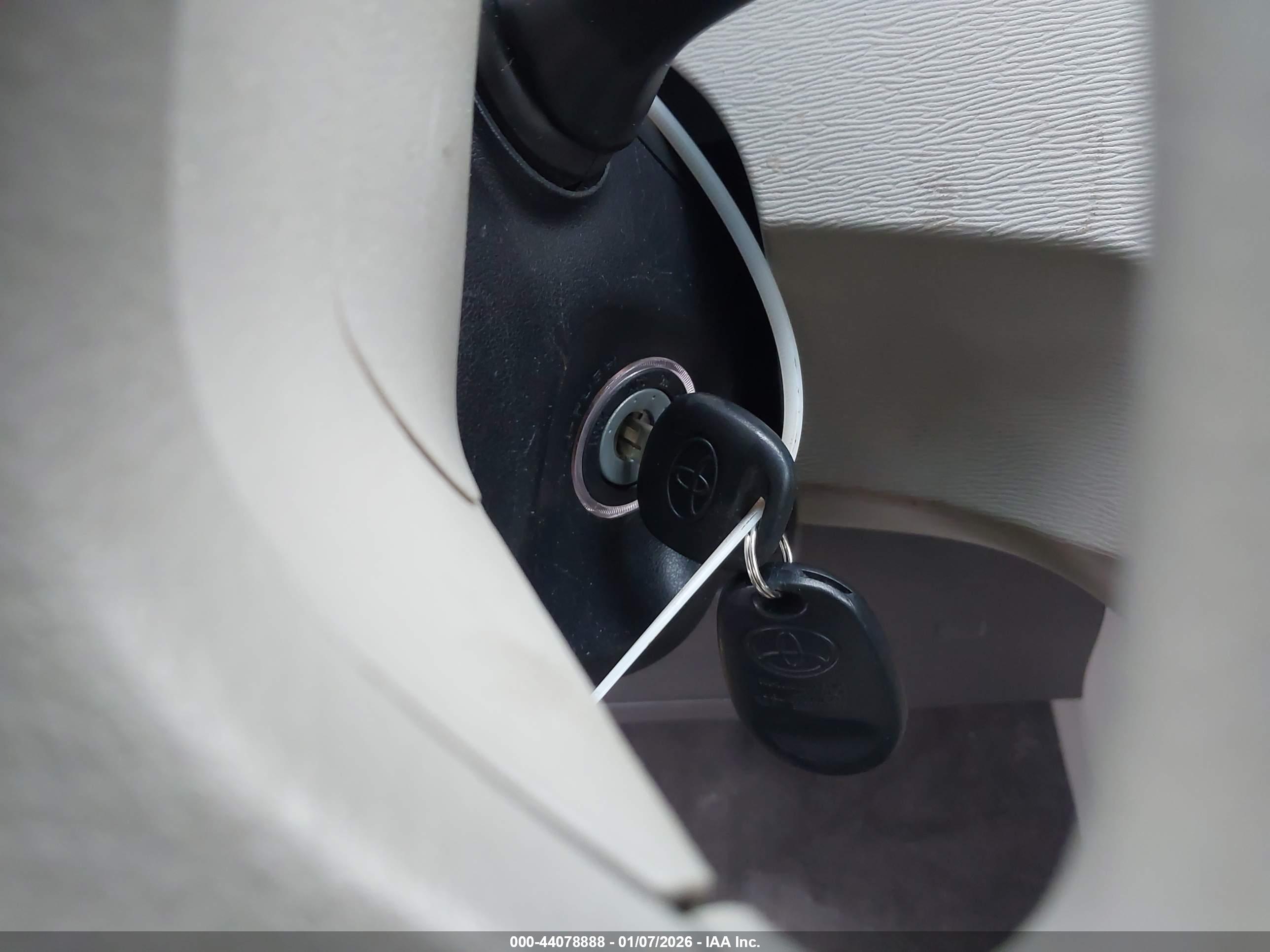 TOYOTA SIENNA image 11