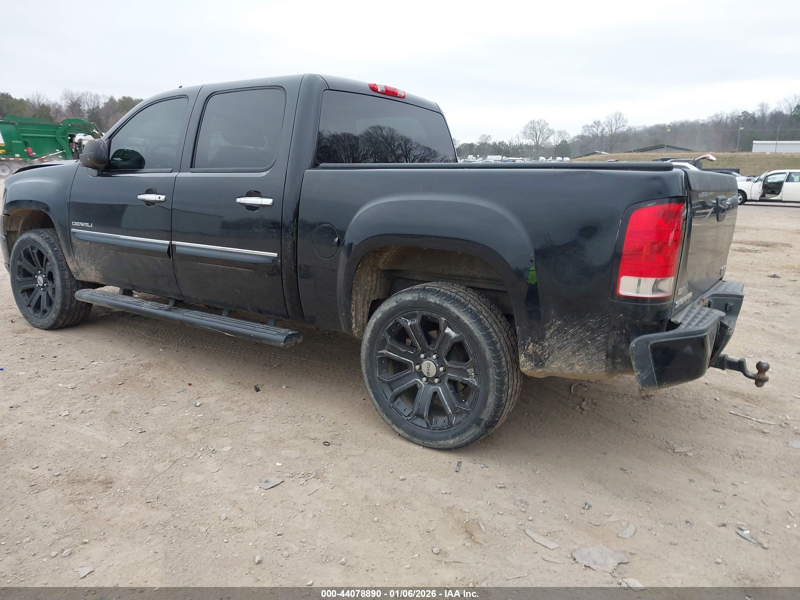GMC SIERRA image 3