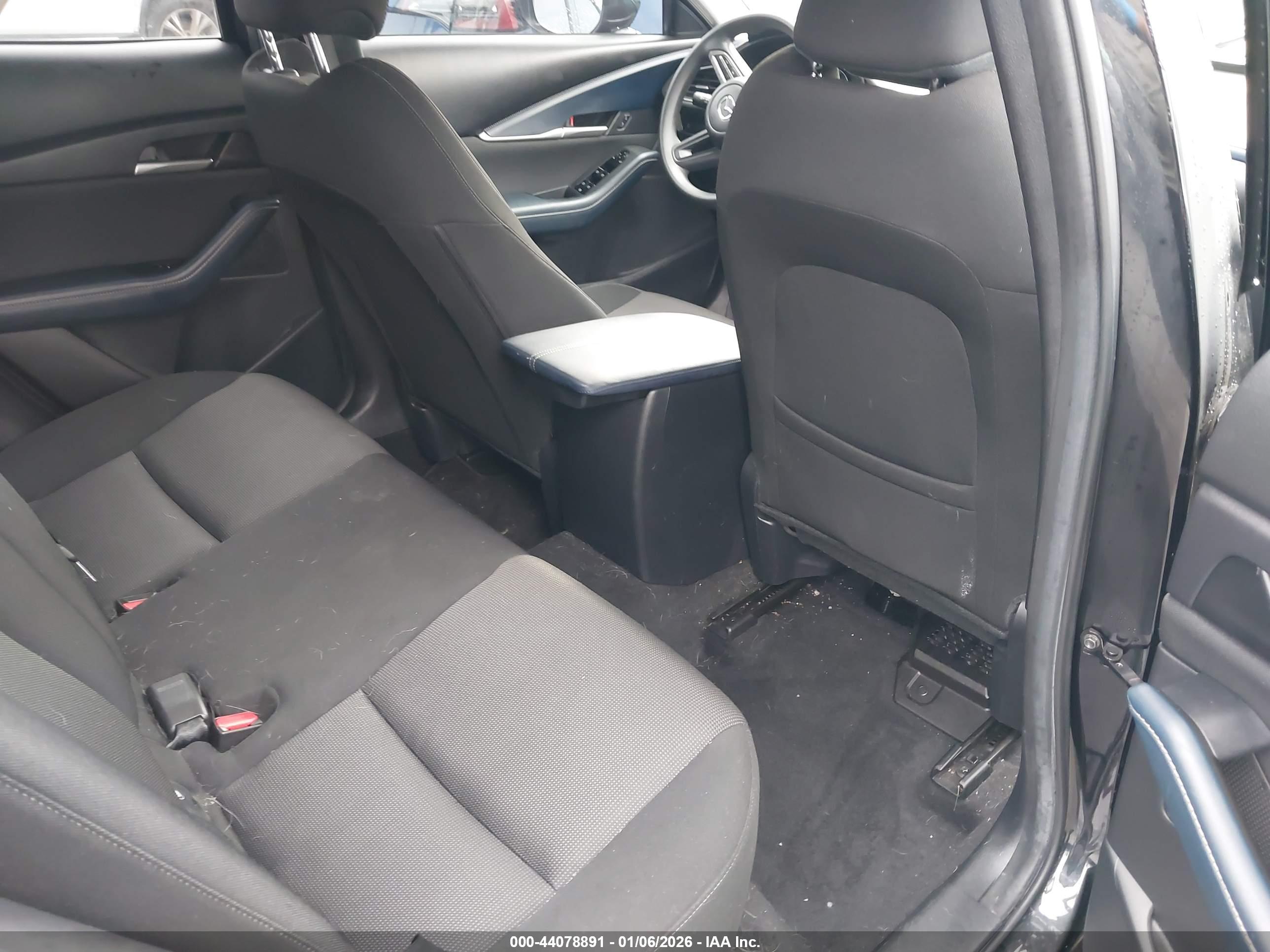 MAZDA CX-30 image 8