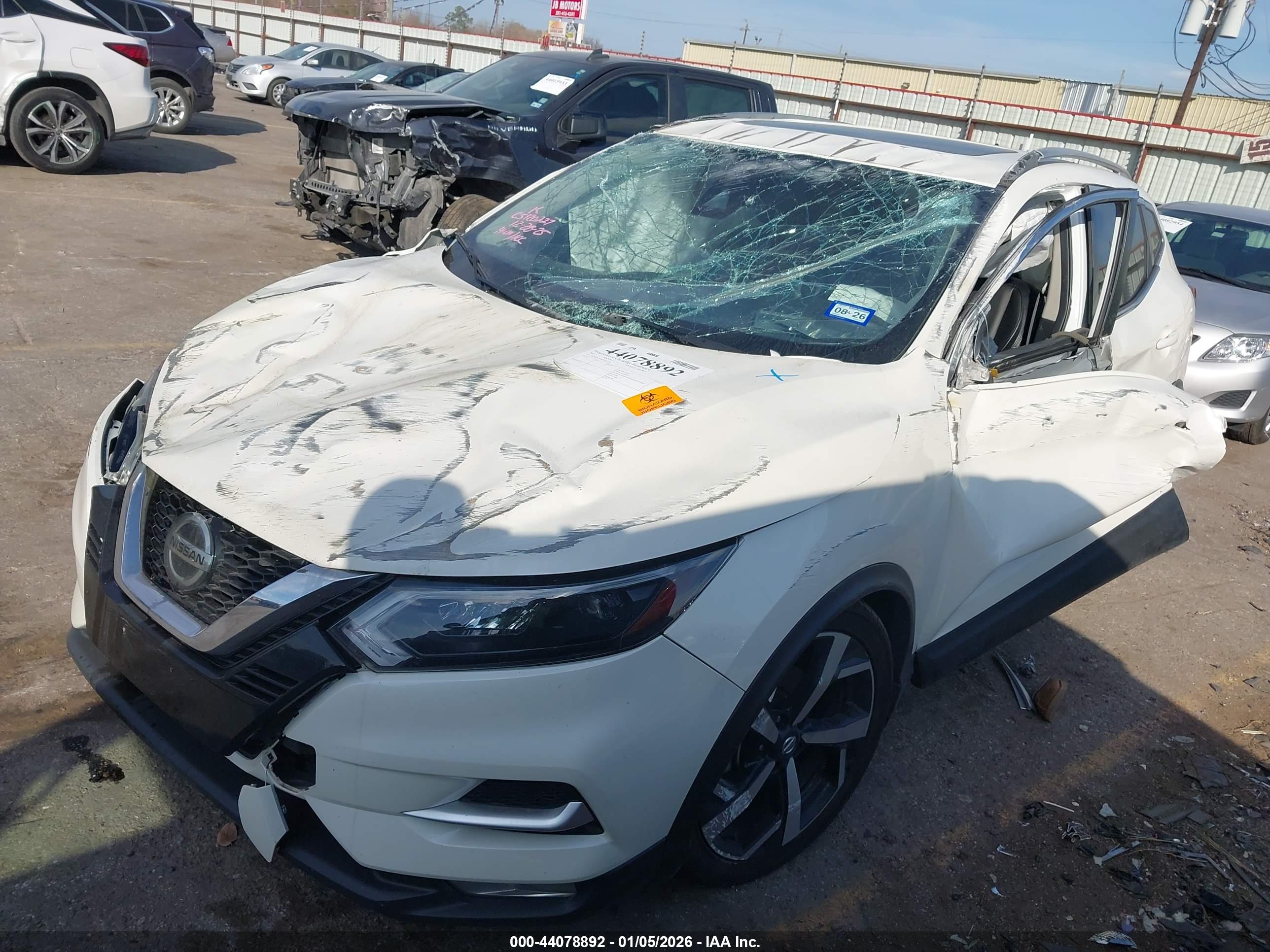 NISSAN ROGUE image 2