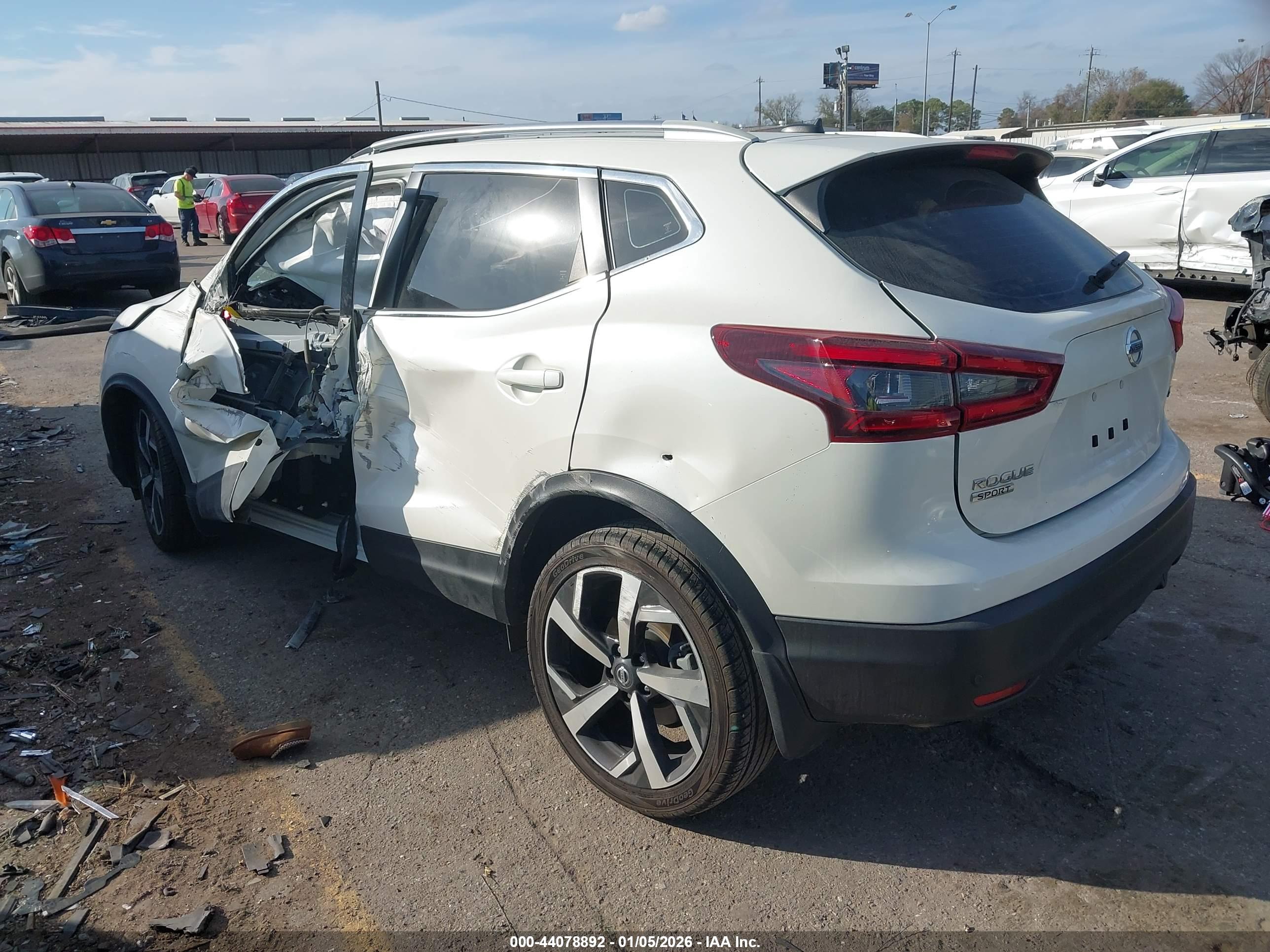 NISSAN ROGUE image 3