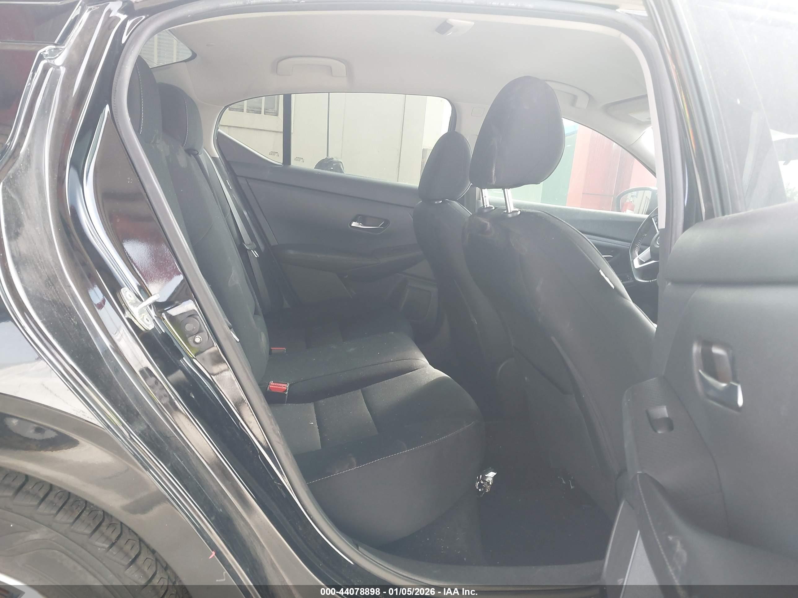 NISSAN SENTRA image 8