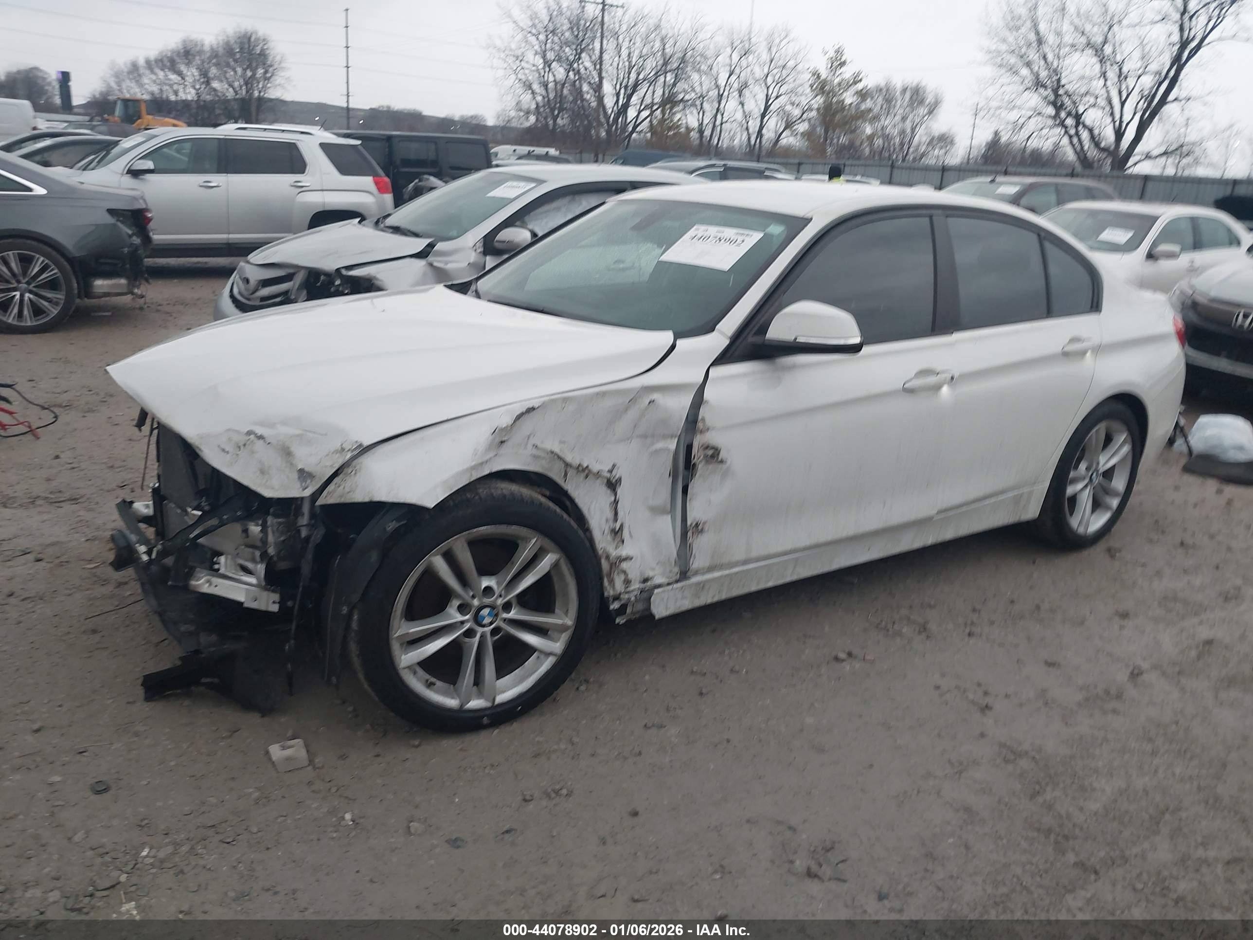 BMW 320I image 2