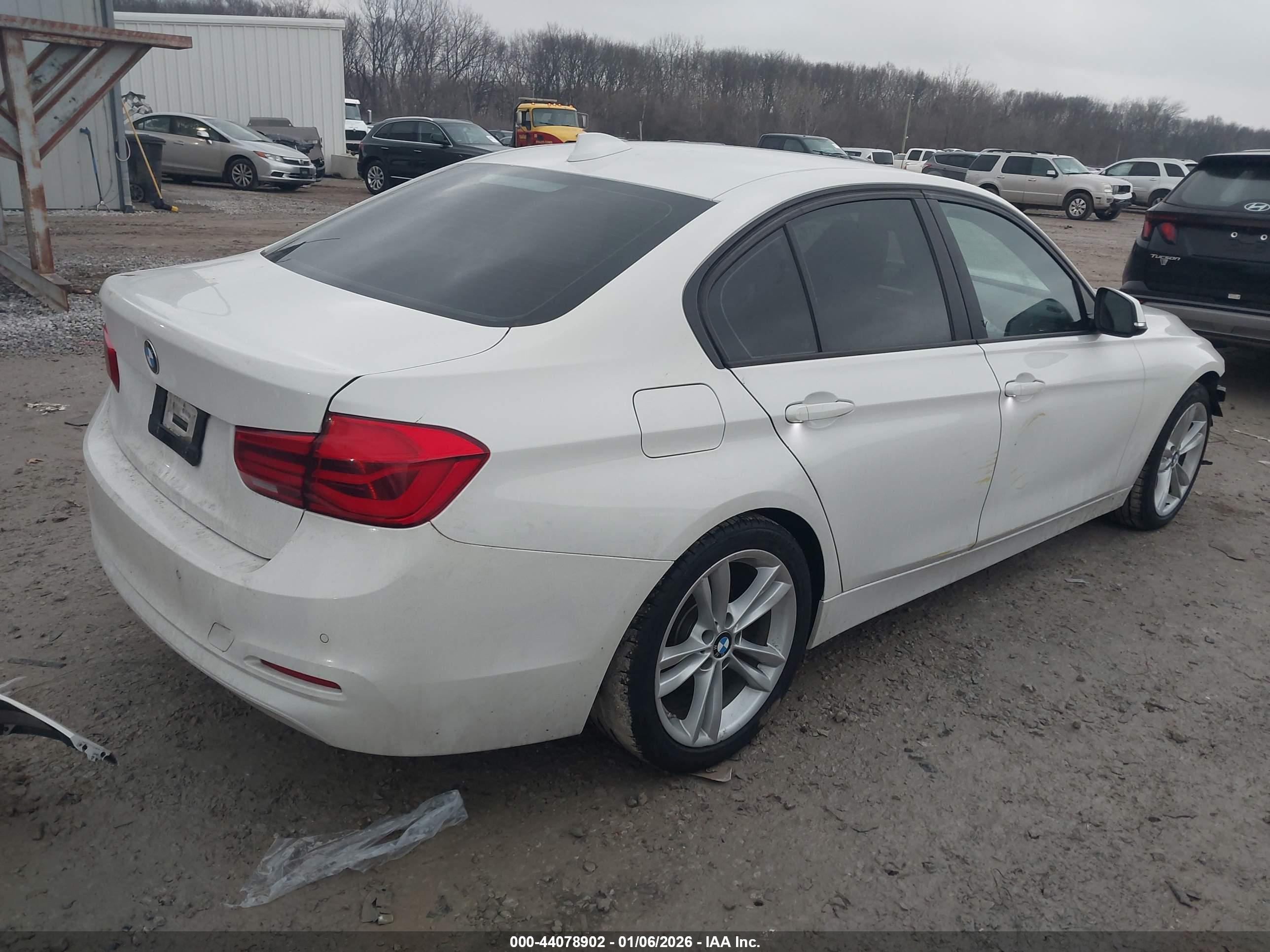 BMW 320I image 4