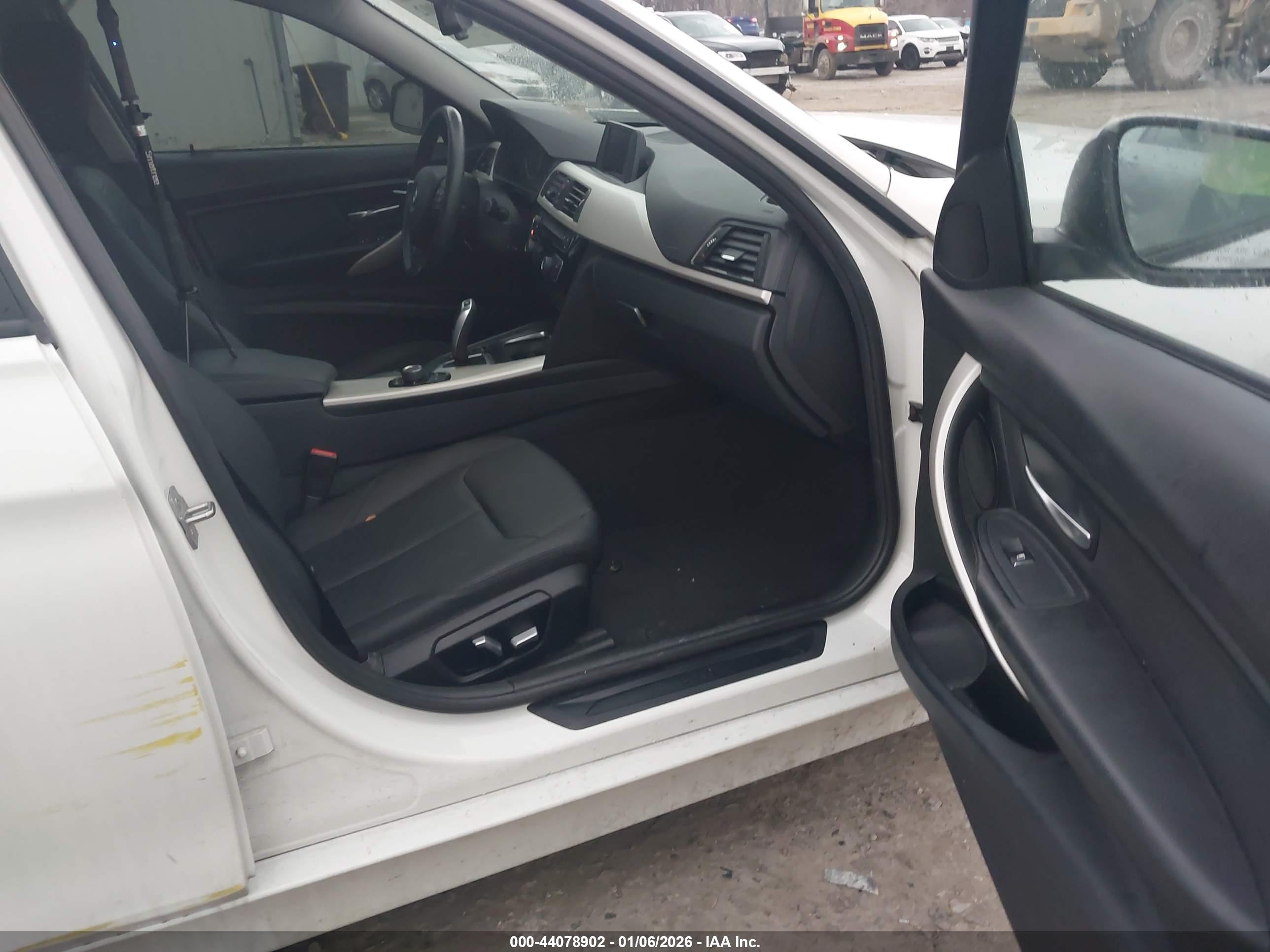 BMW 320I image 5