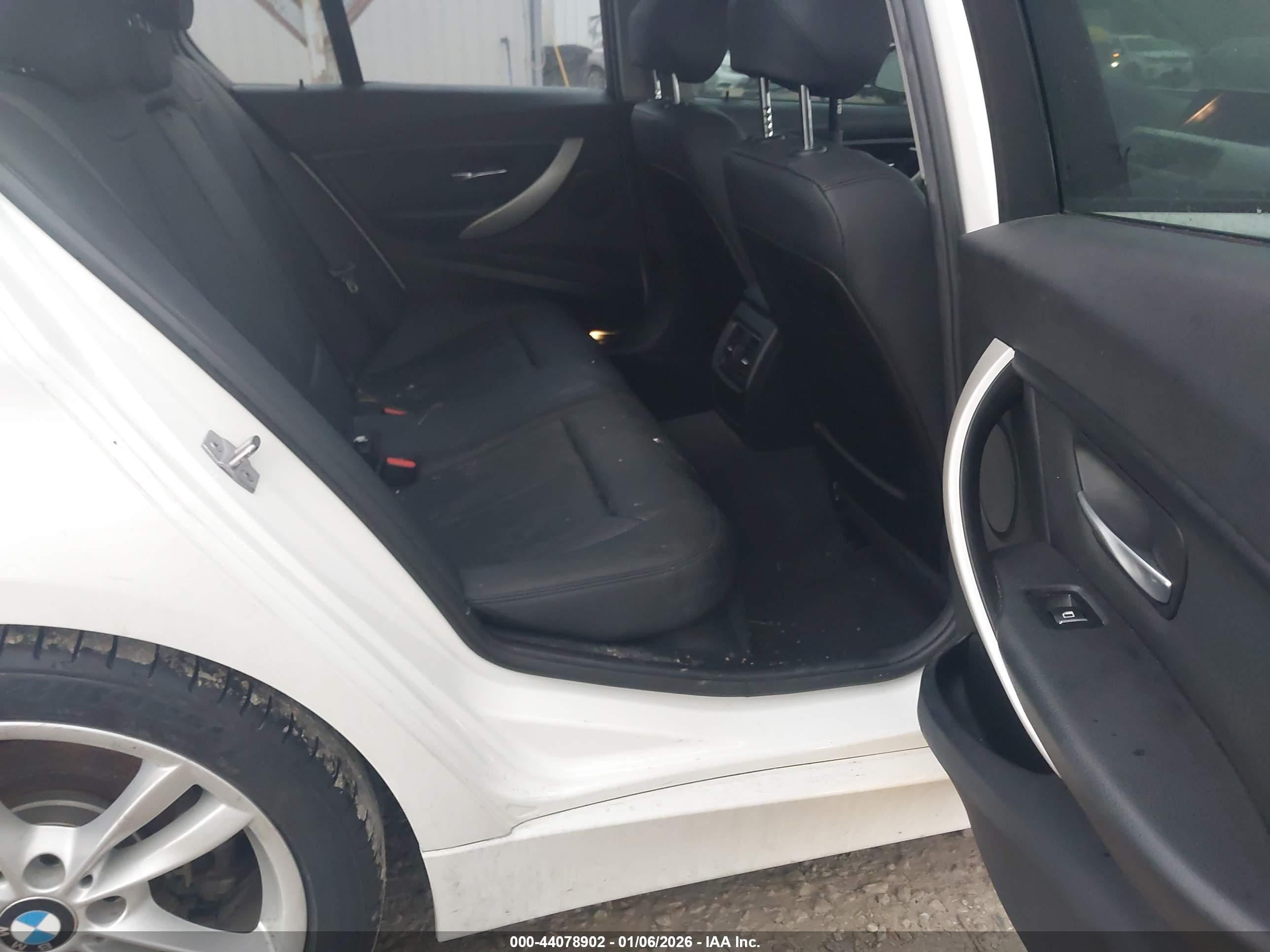 BMW 320I image 8