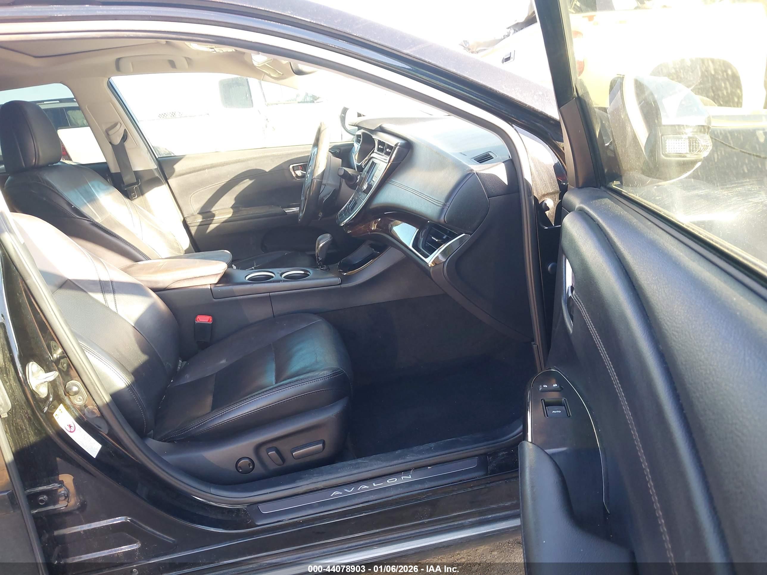 TOYOTA AVALON image 5