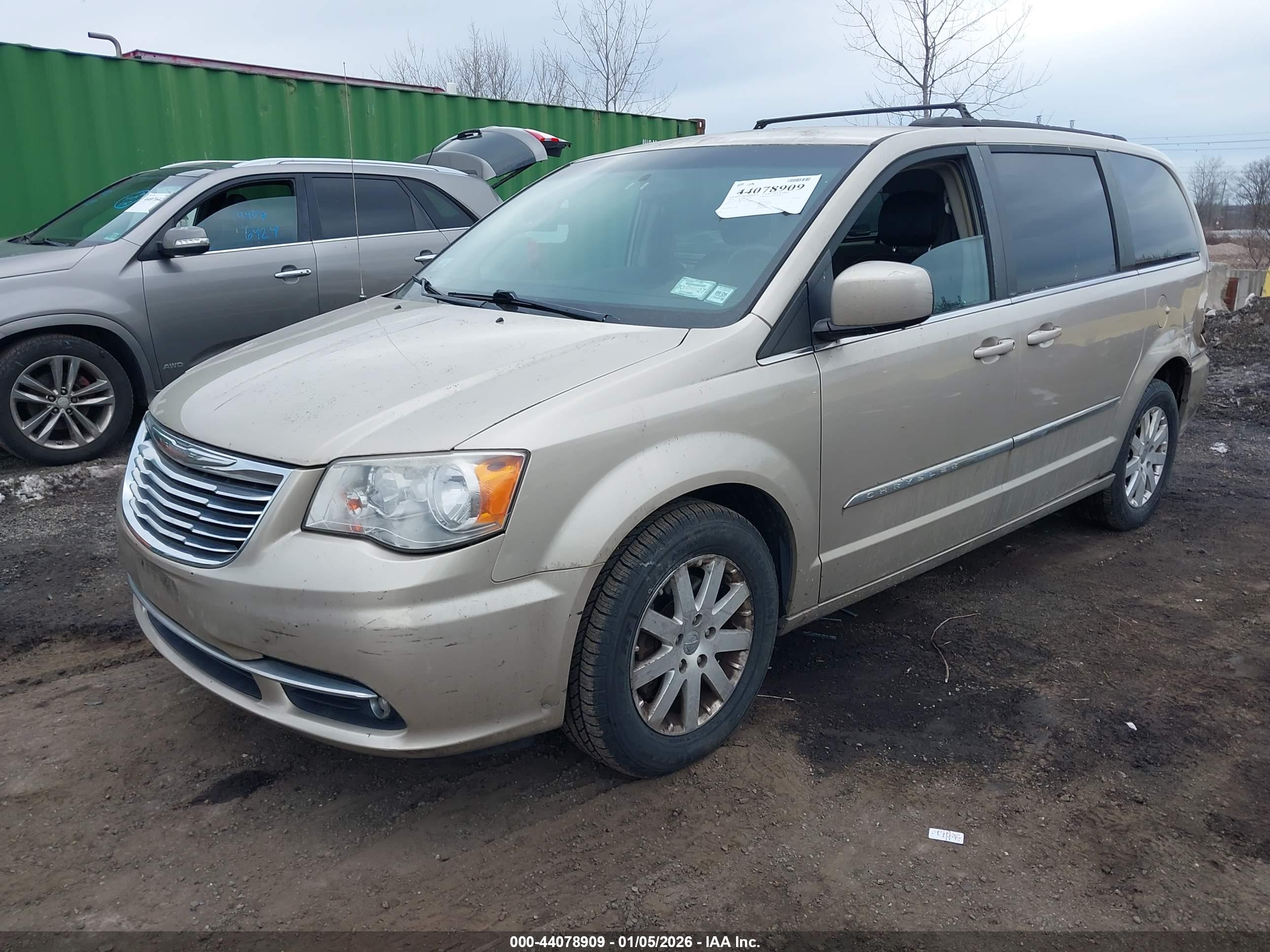 CHRYSLER TOWN image 2