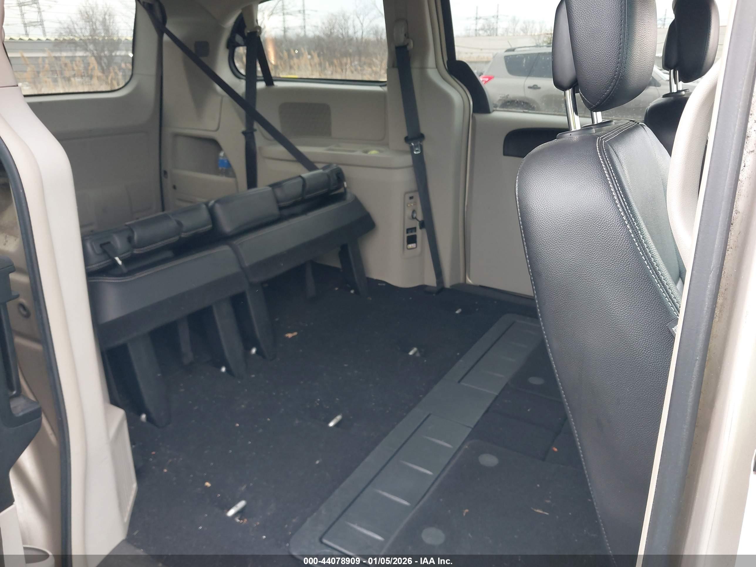 CHRYSLER TOWN image 8
