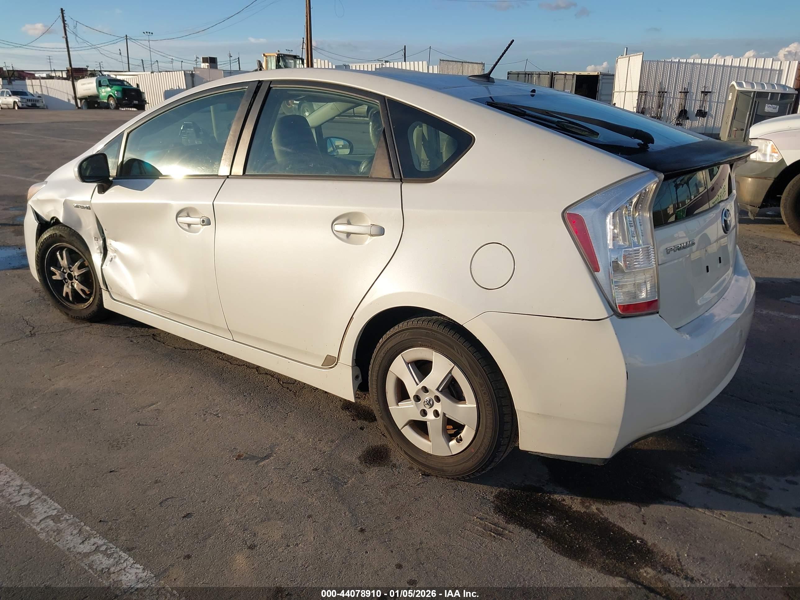 TOYOTA PRIUS image 3