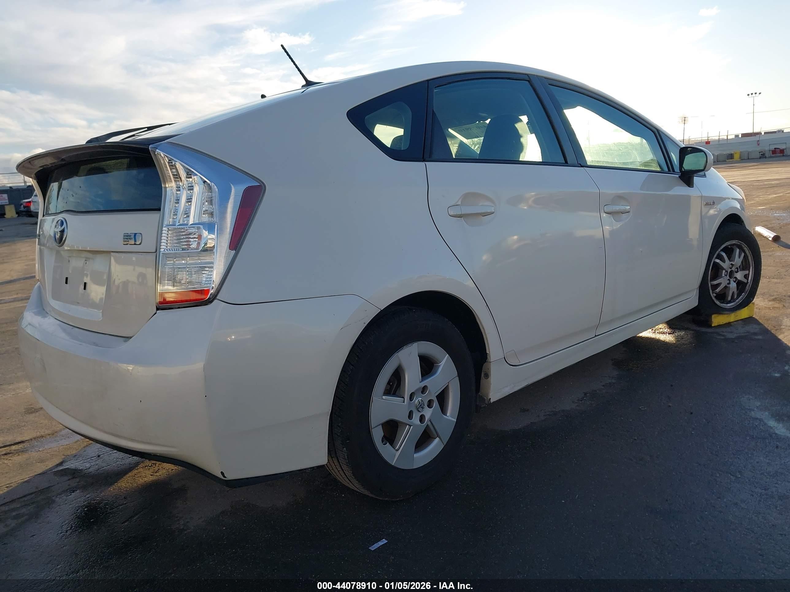 TOYOTA PRIUS image 4