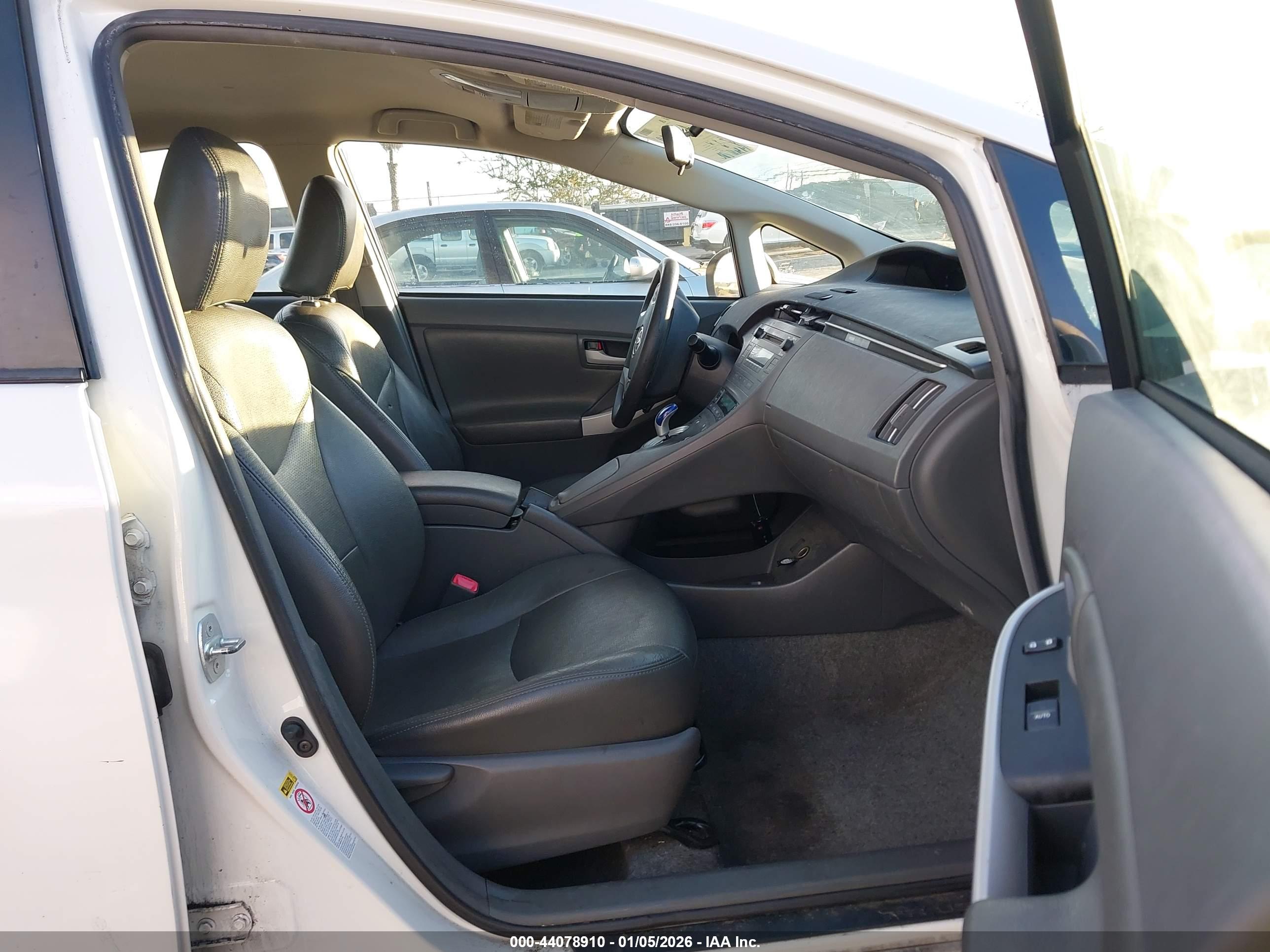 TOYOTA PRIUS image 5