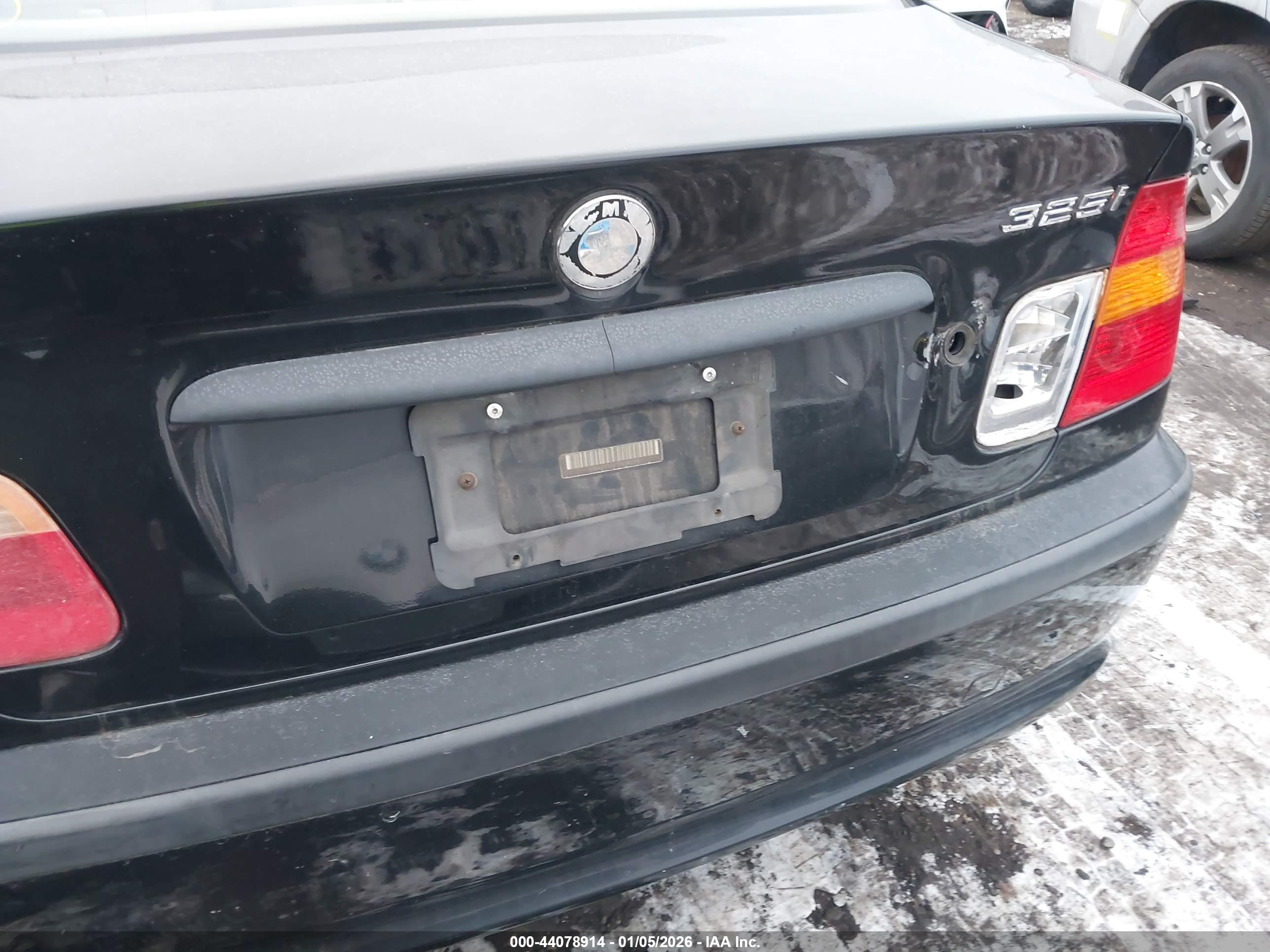 BMW 325I image 6