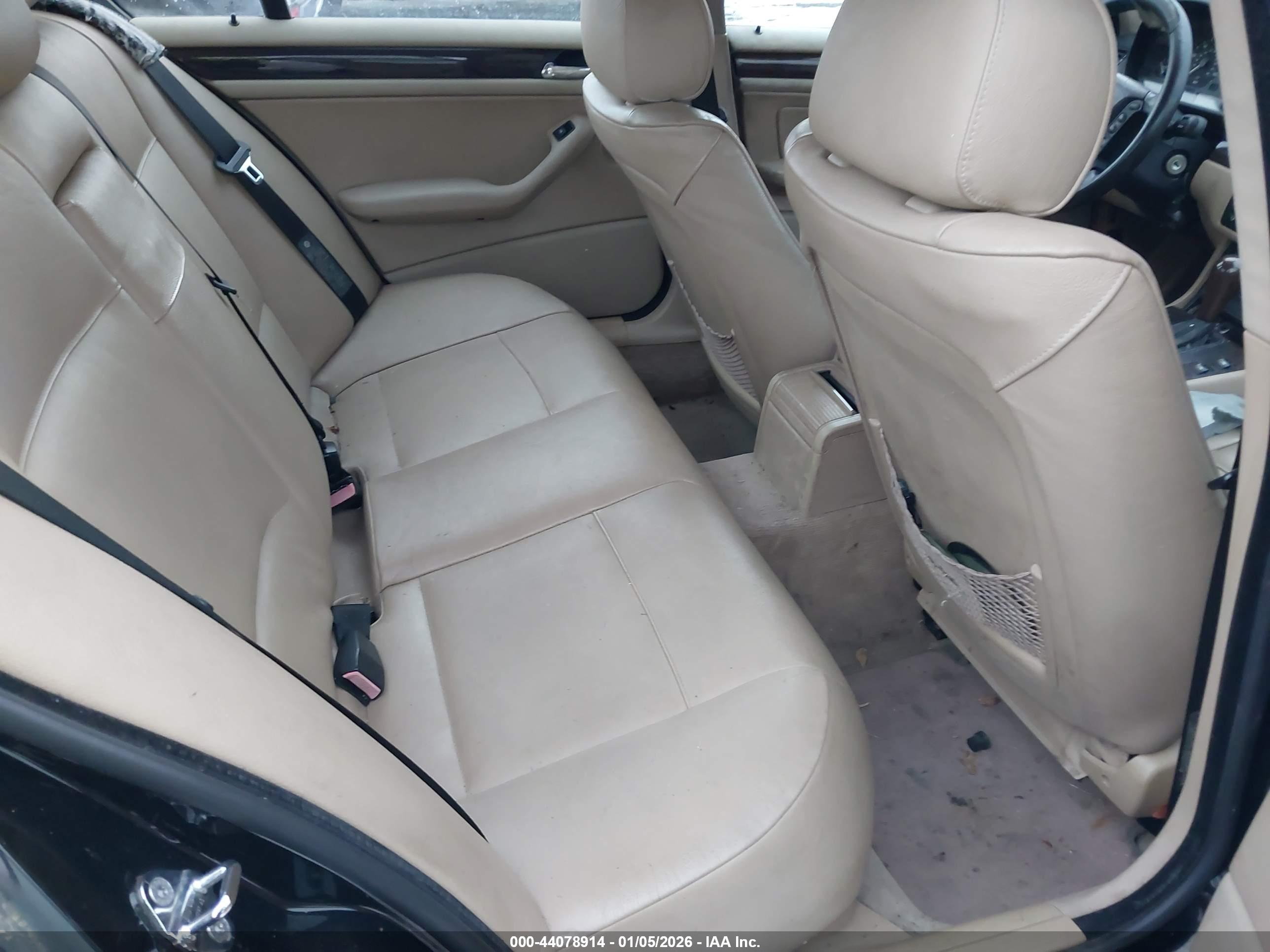 BMW 325I image 8