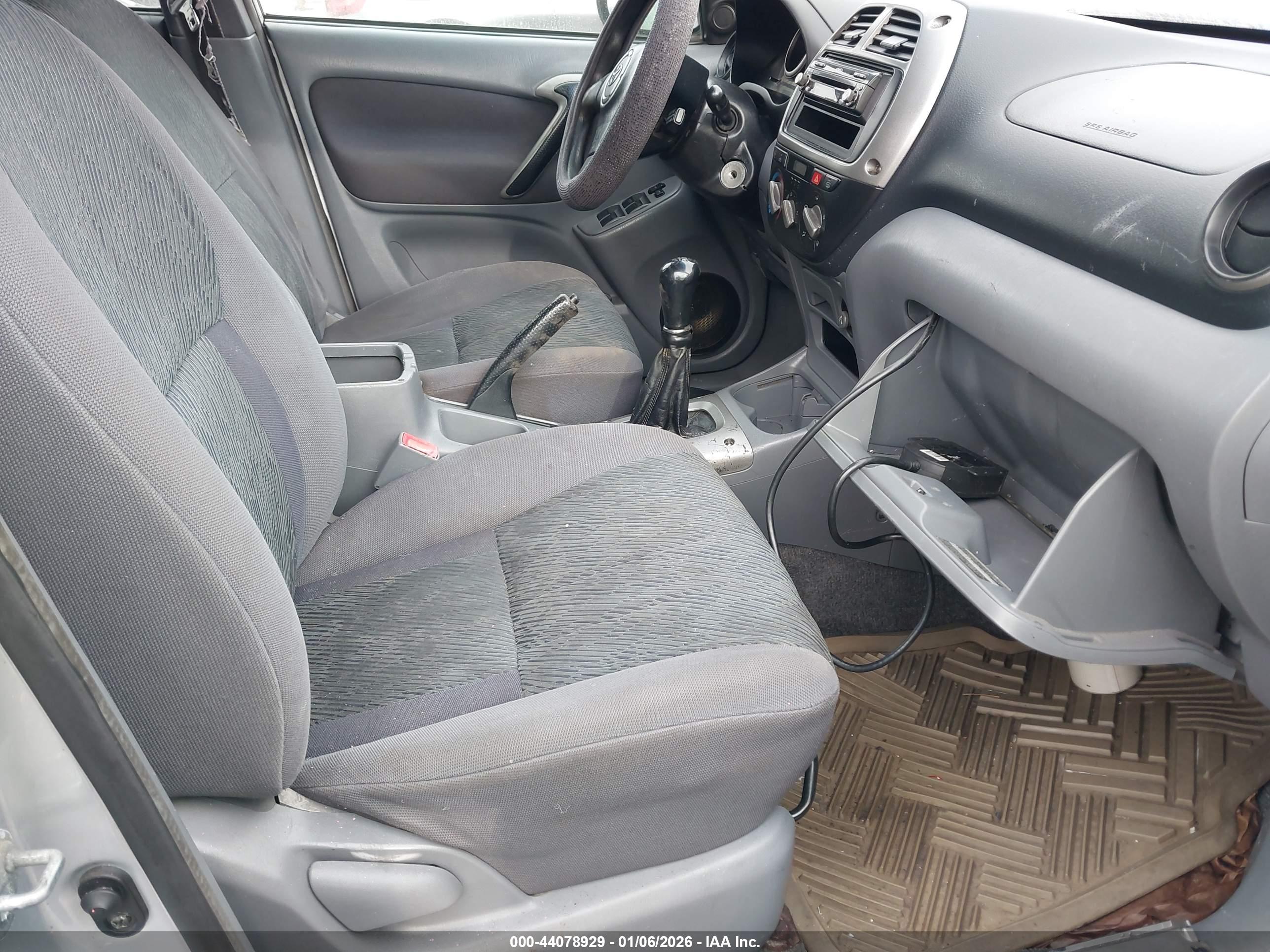 TOYOTA RAV4 image 5