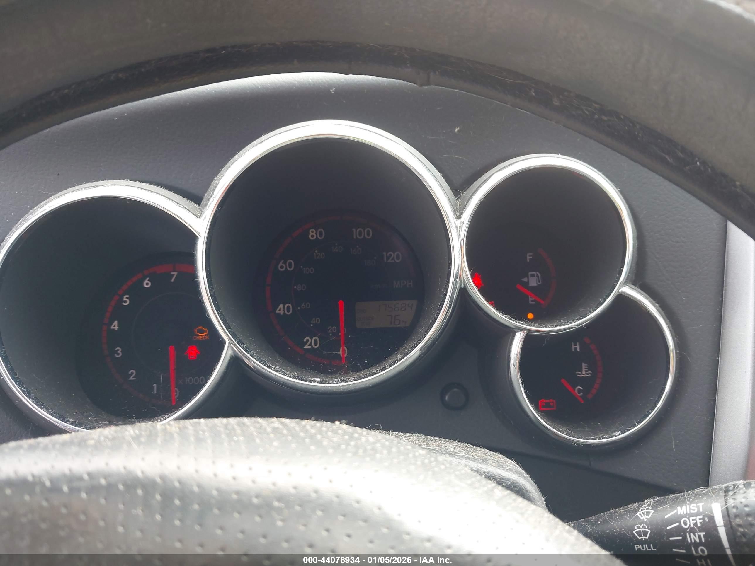 PONTIAC VIBE image 7