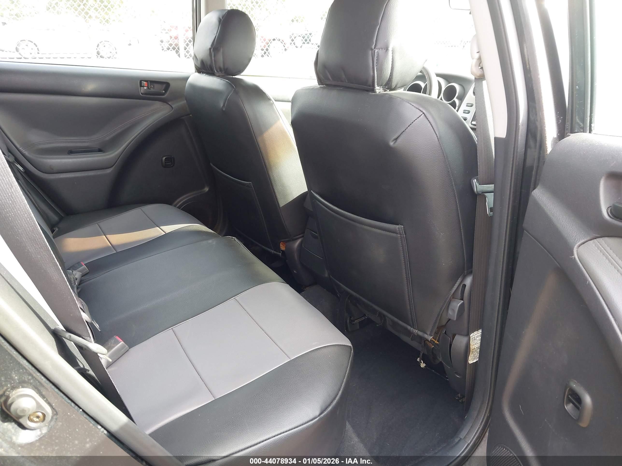 PONTIAC VIBE image 8
