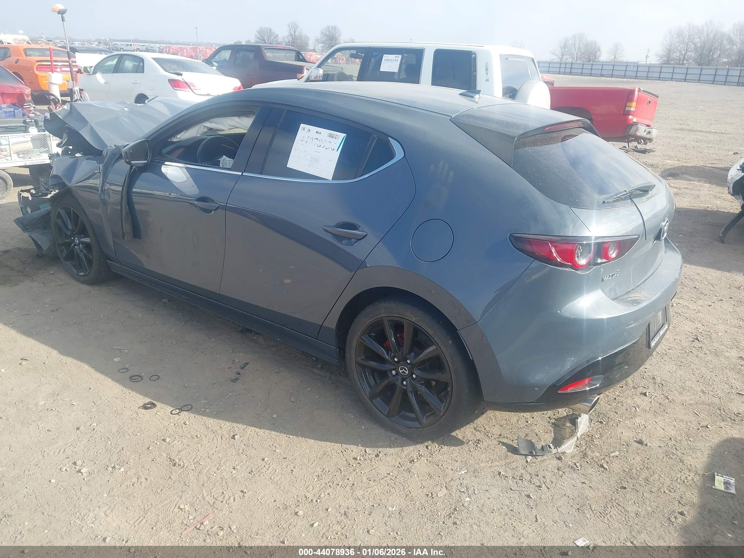 MAZDA MAZDA3 image 3