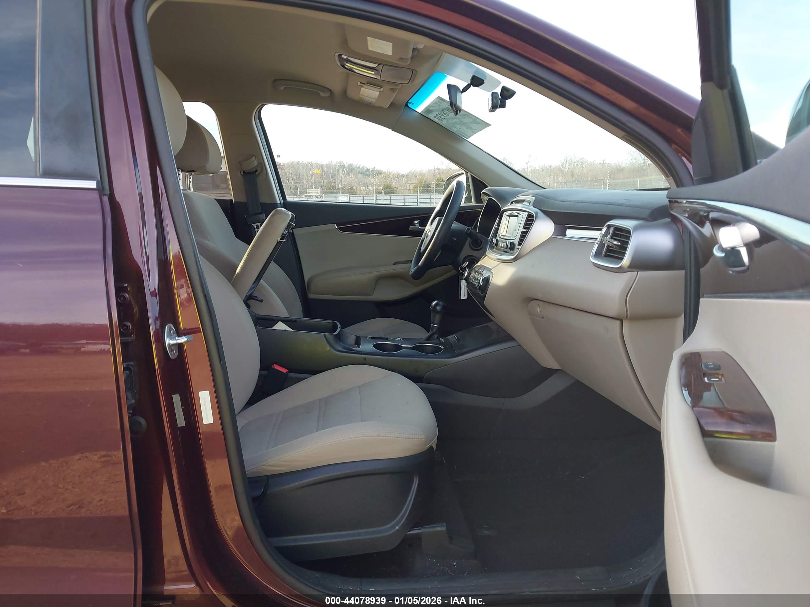 KIA SORENTO image 5