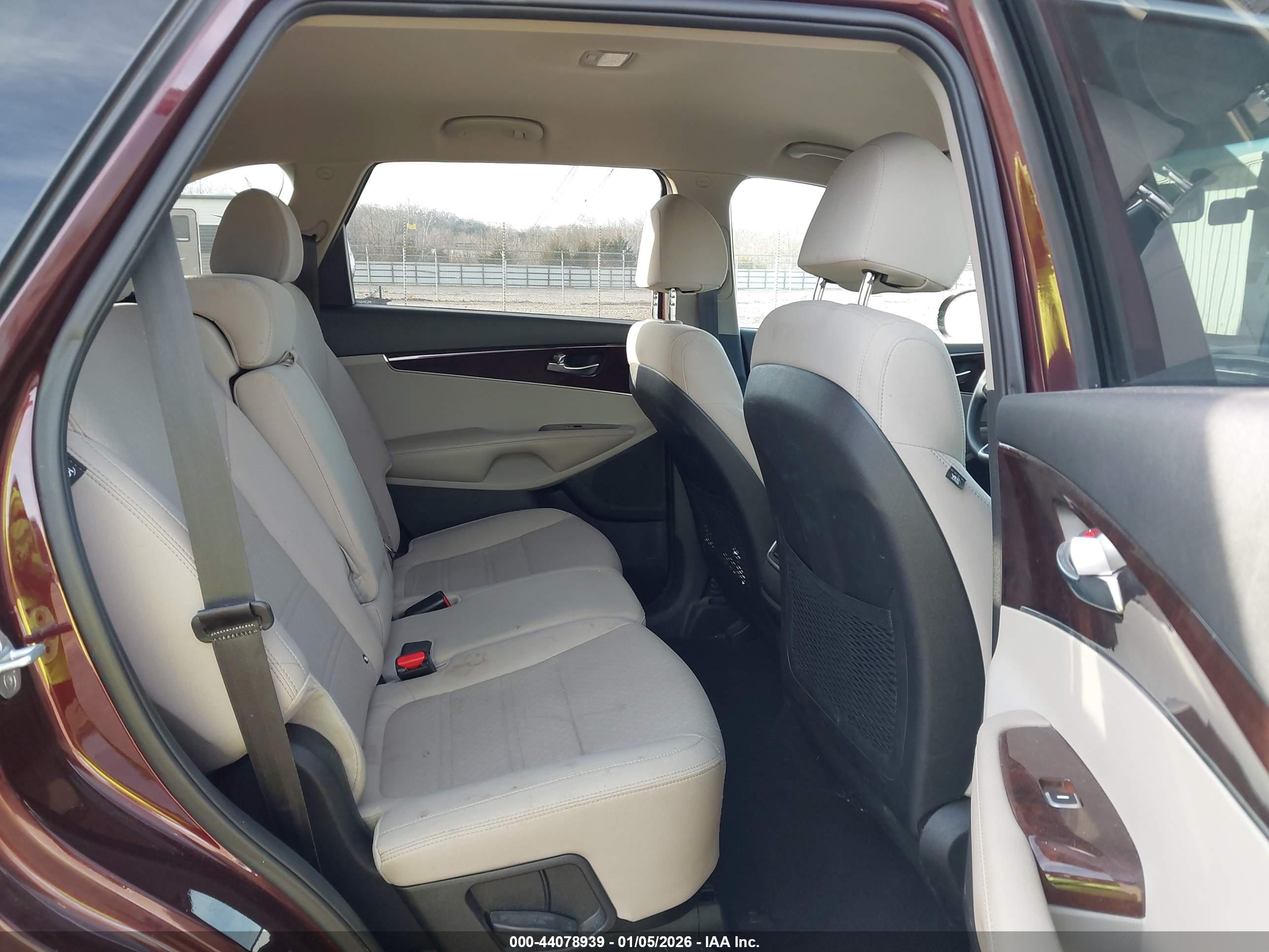 KIA SORENTO image 8