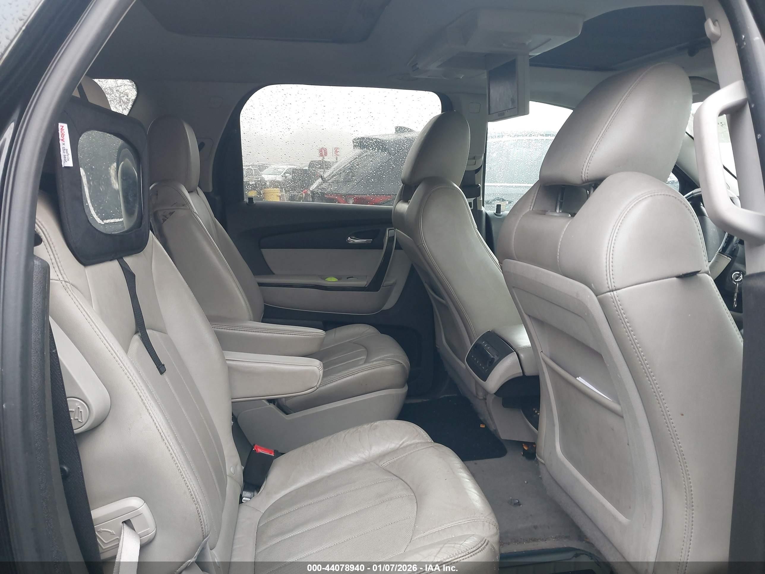 GMC ACADIA image 8