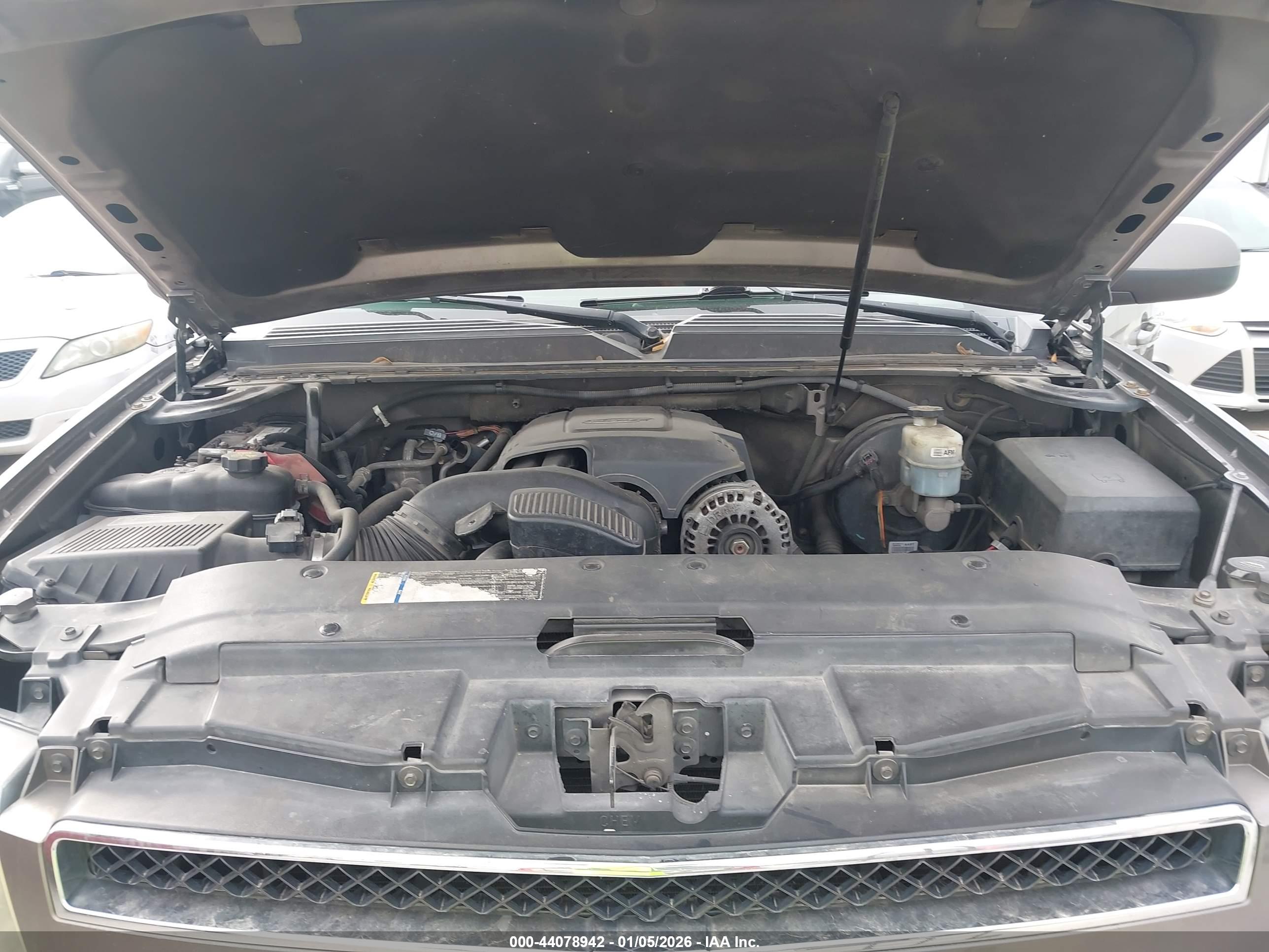 CHEVROLET TAHOE image 10