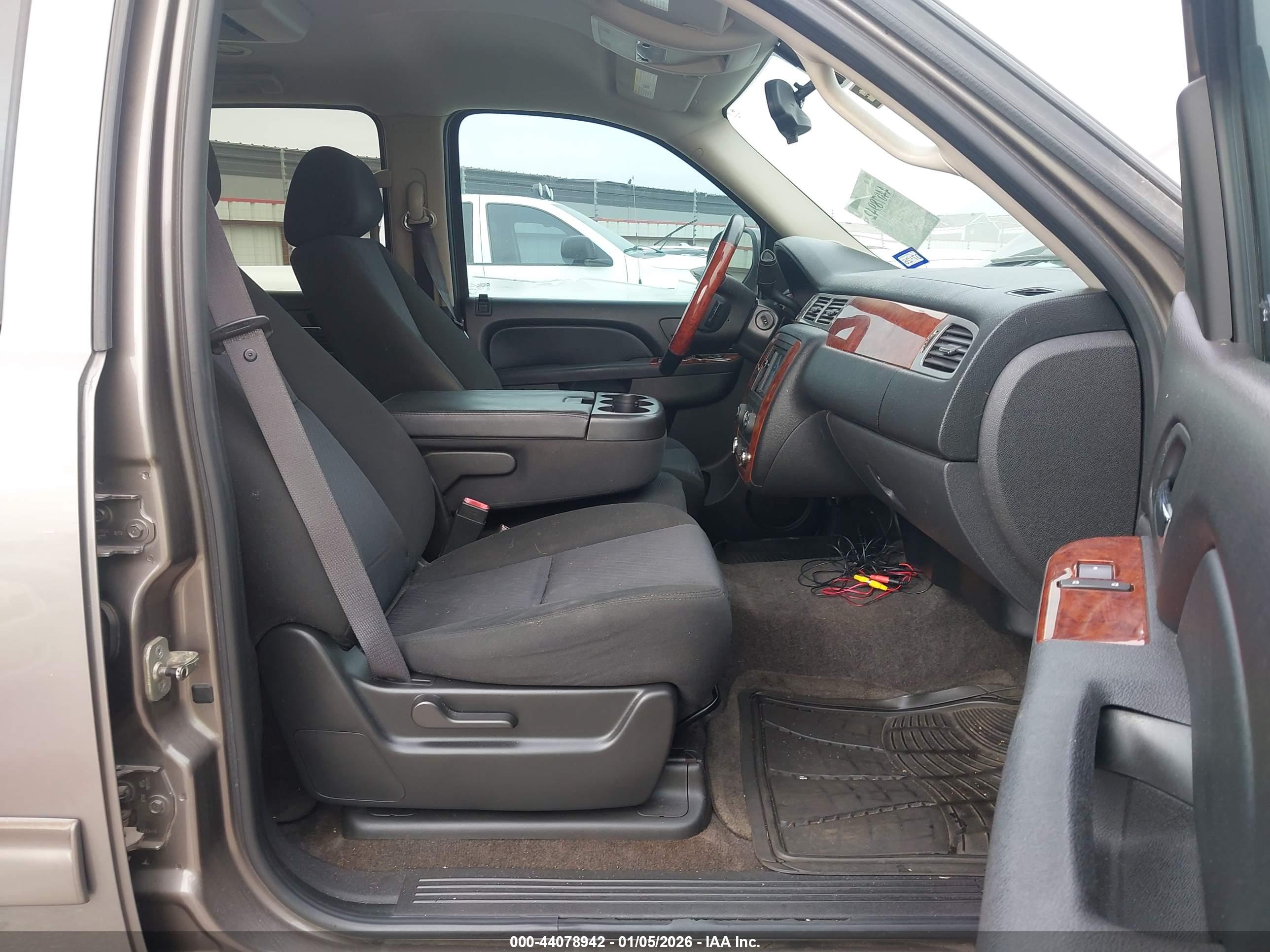 CHEVROLET TAHOE image 5