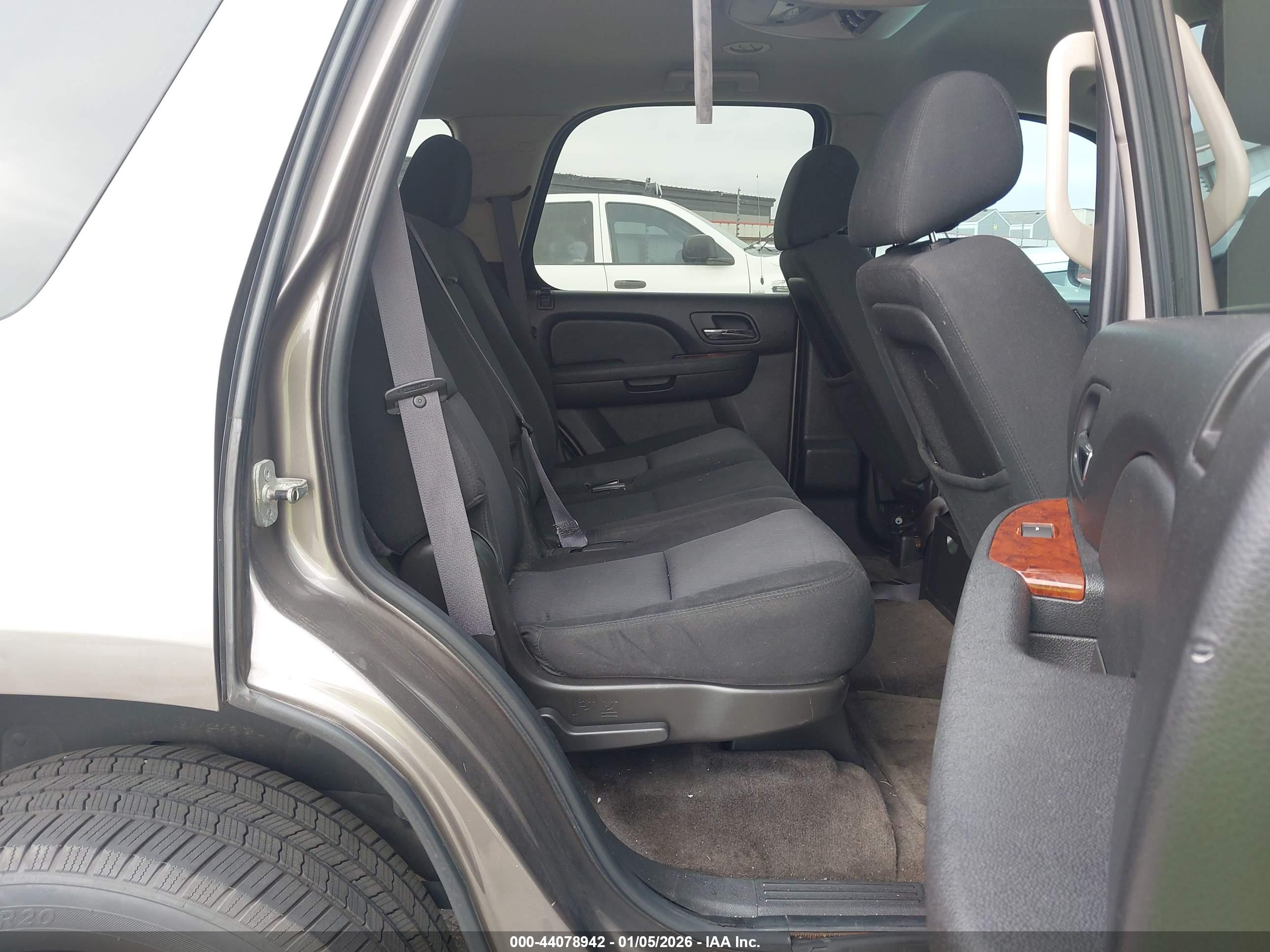CHEVROLET TAHOE image 8
