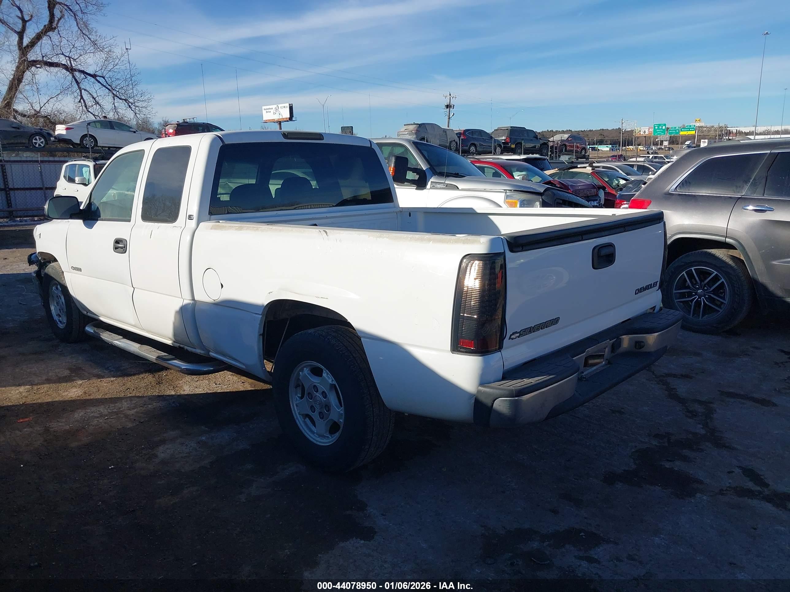 CHEVROLET SILVERADO image 3