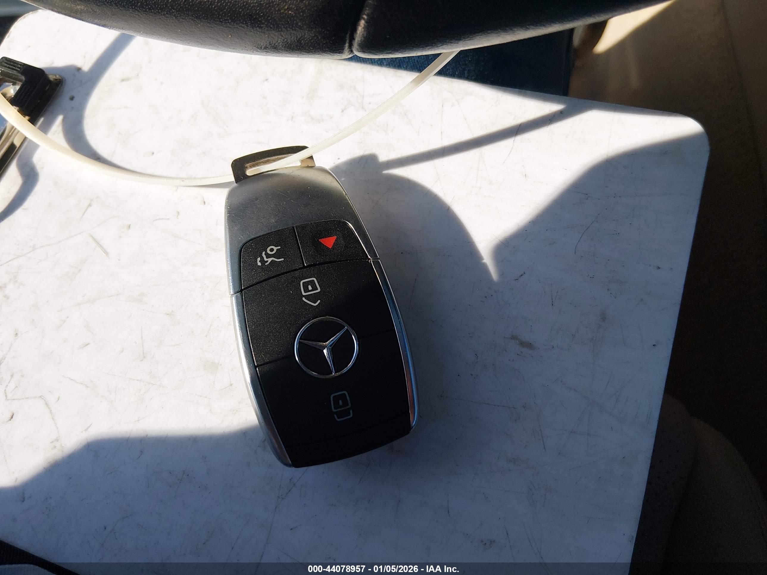 MERCEDES-BENZ C image 11