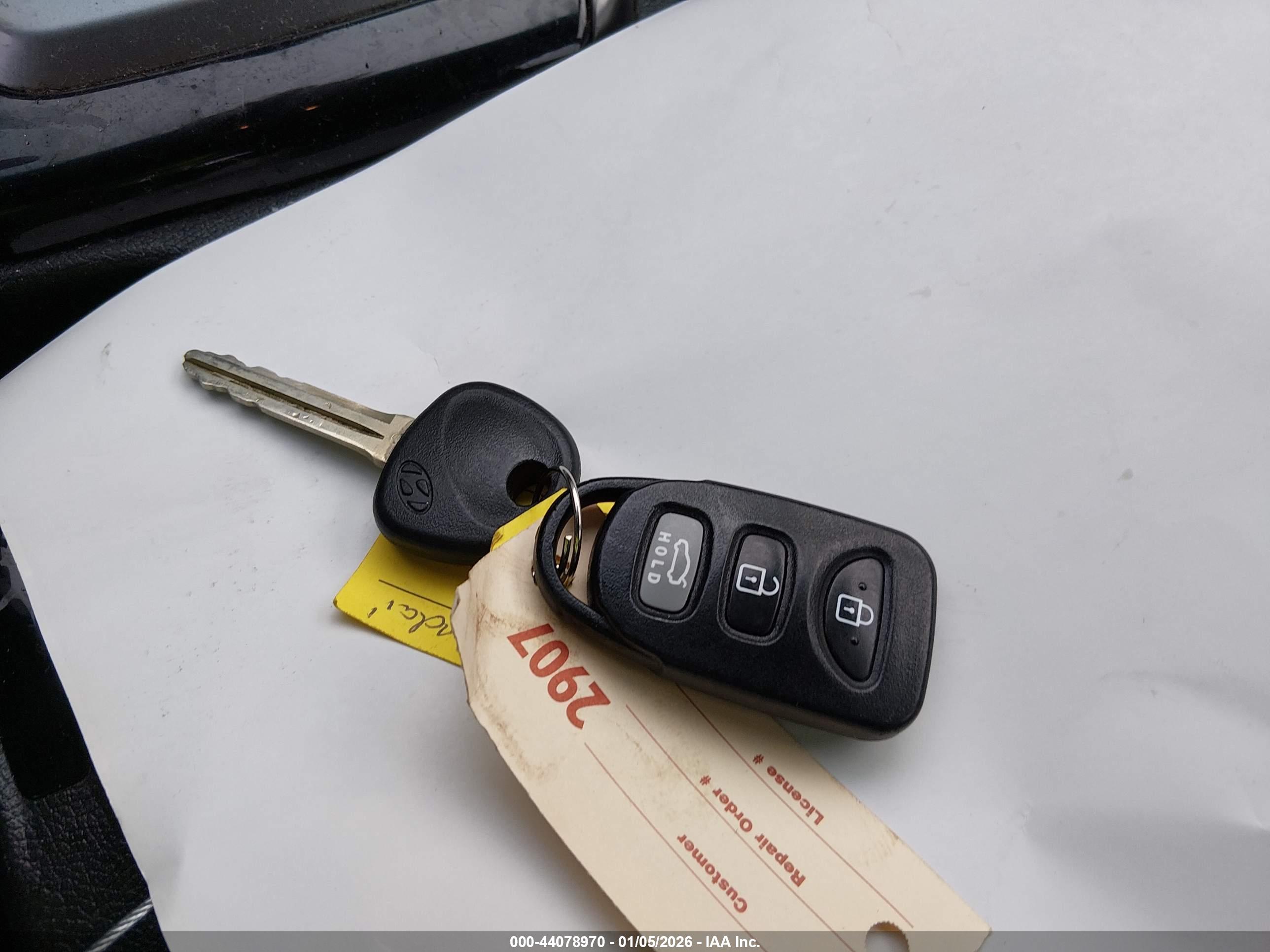 HYUNDAI ELANTRA image 11