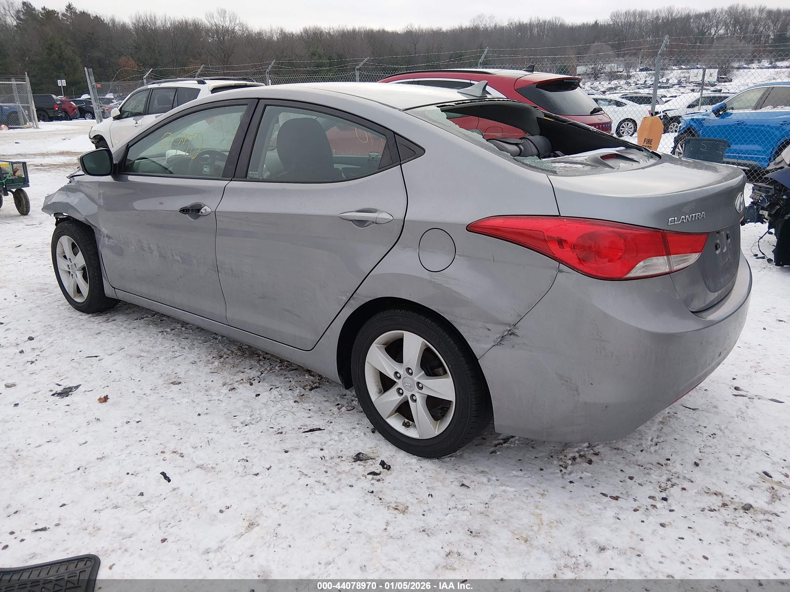 HYUNDAI ELANTRA image 3