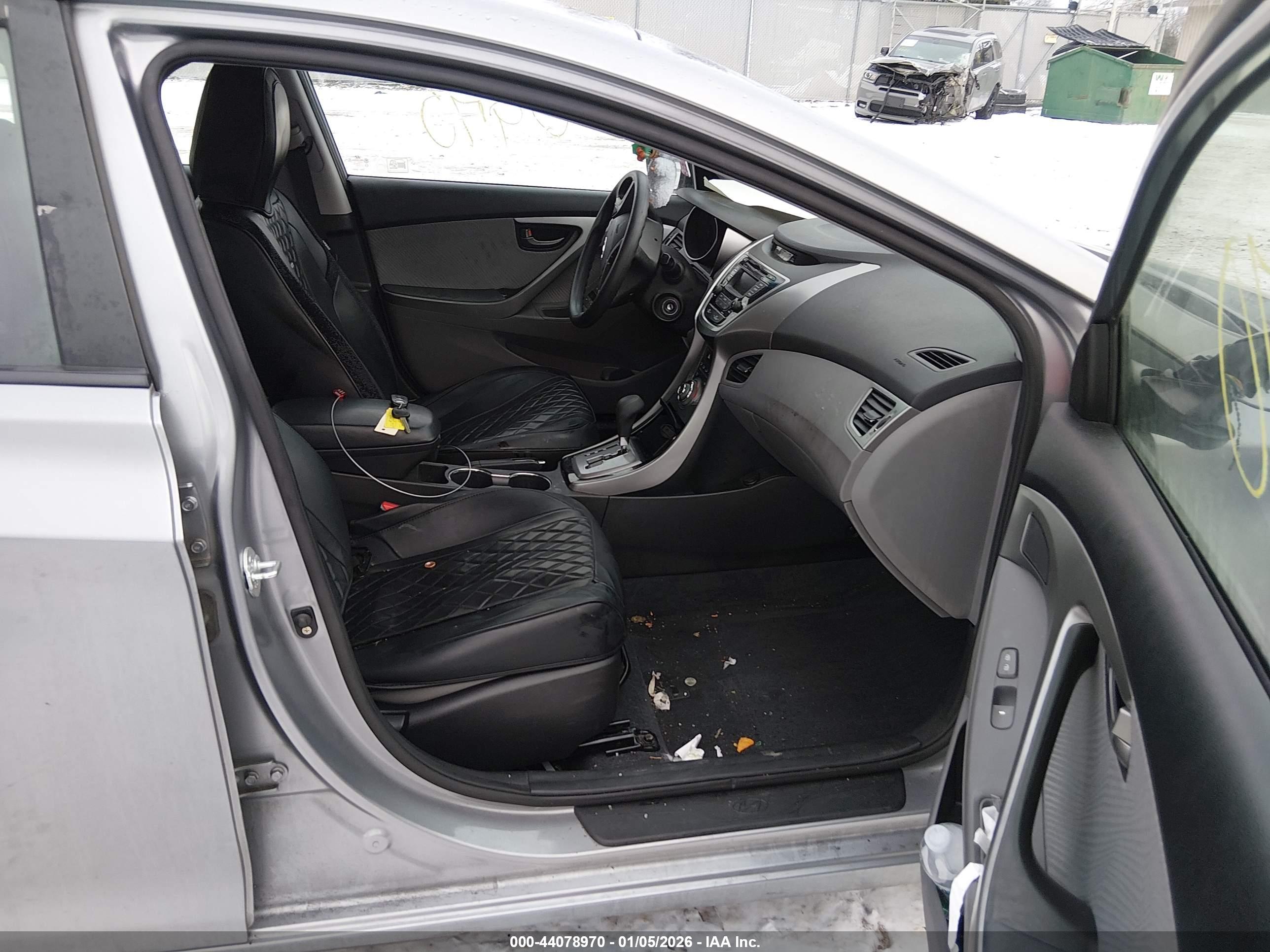 HYUNDAI ELANTRA image 5