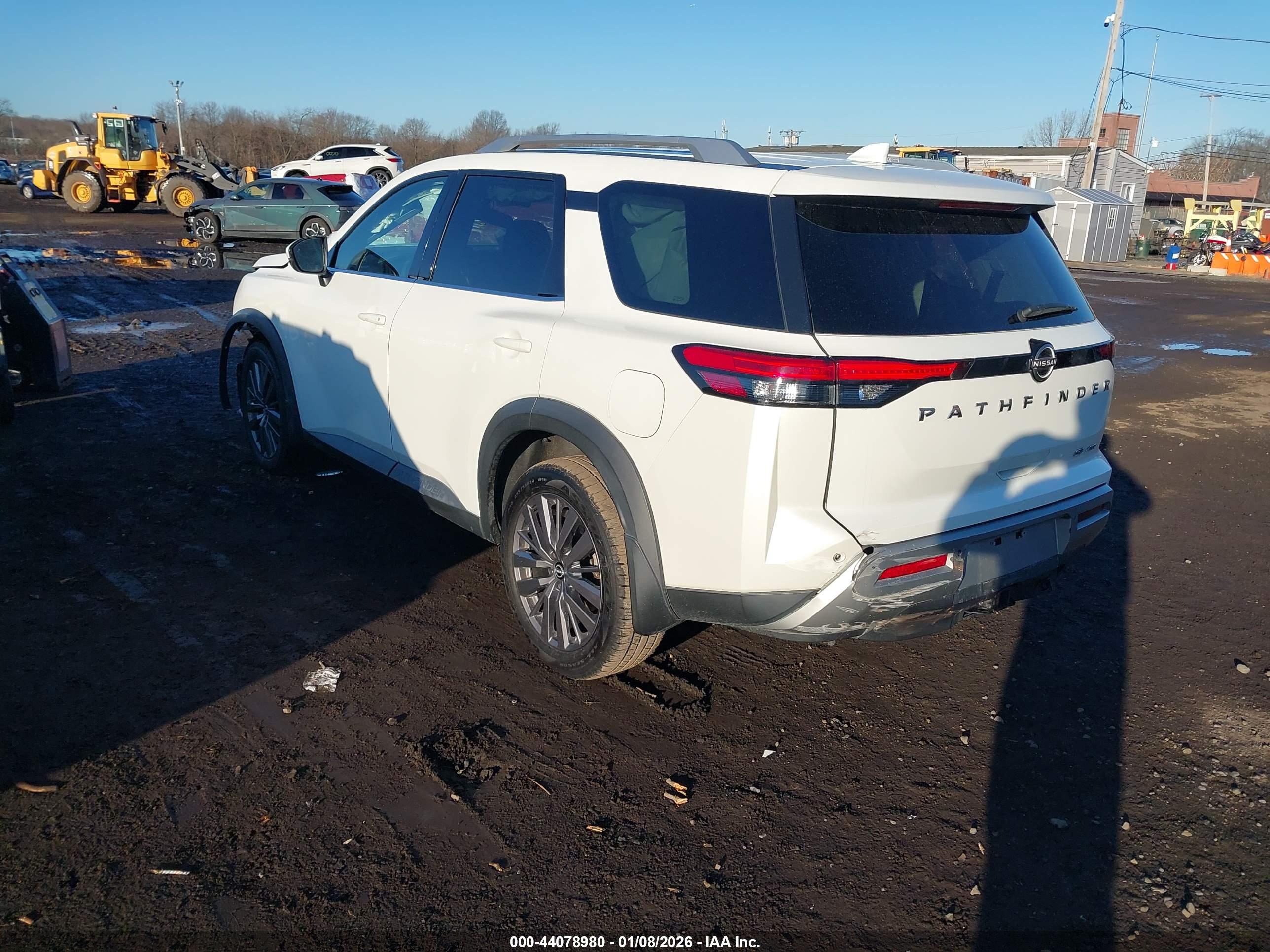 NISSAN PATHFINDER image 3