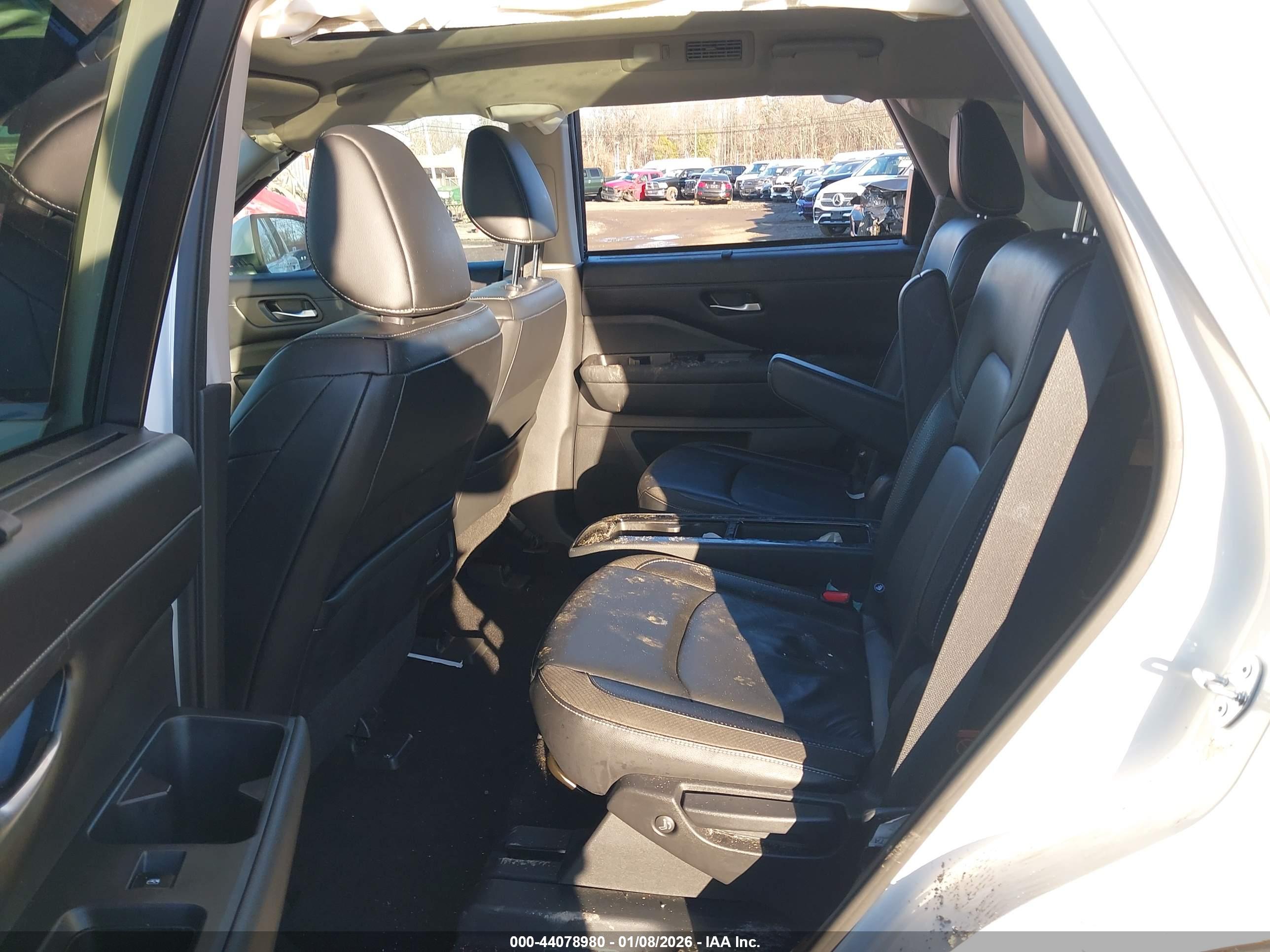 NISSAN PATHFINDER image 8