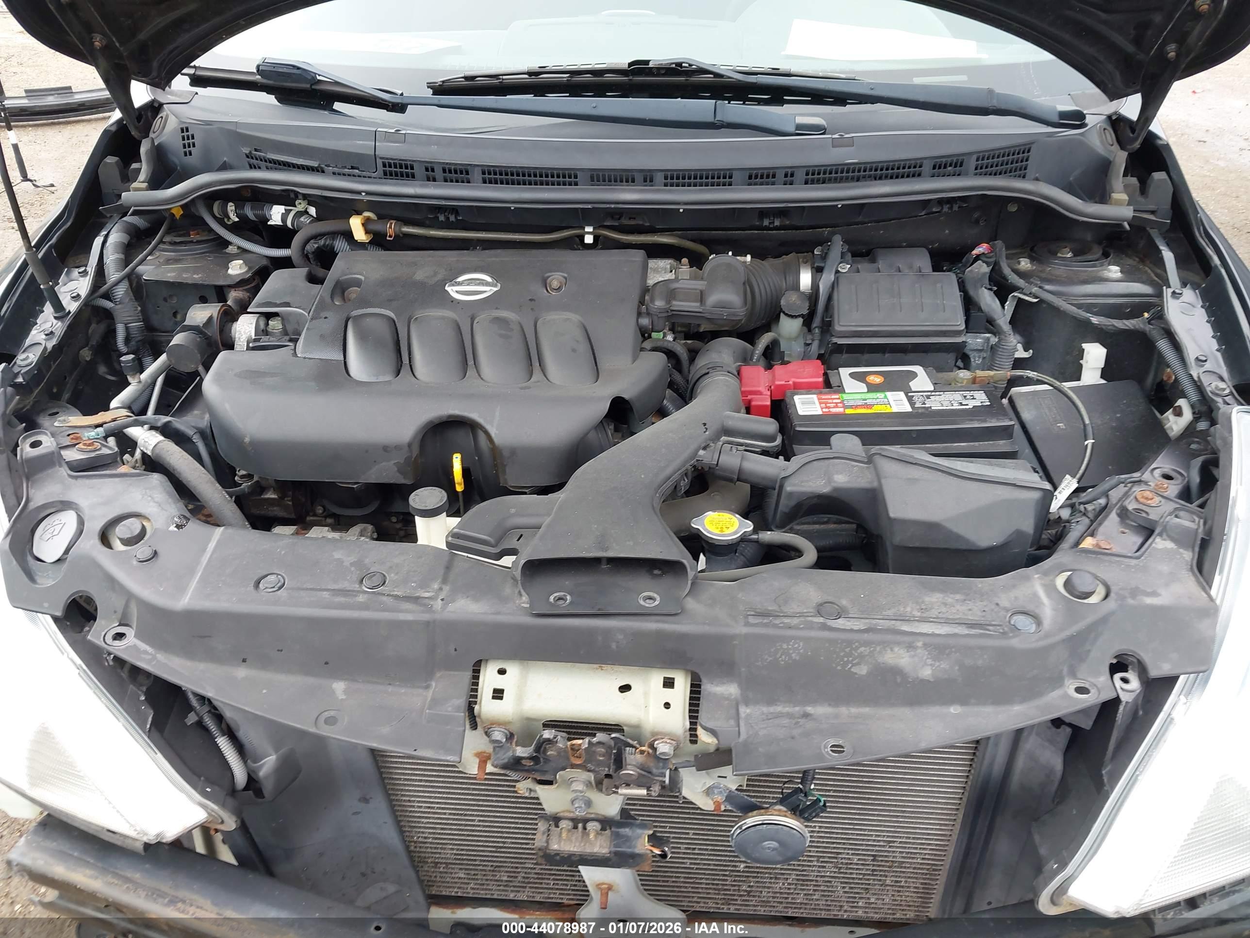 NISSAN VERSA image 10