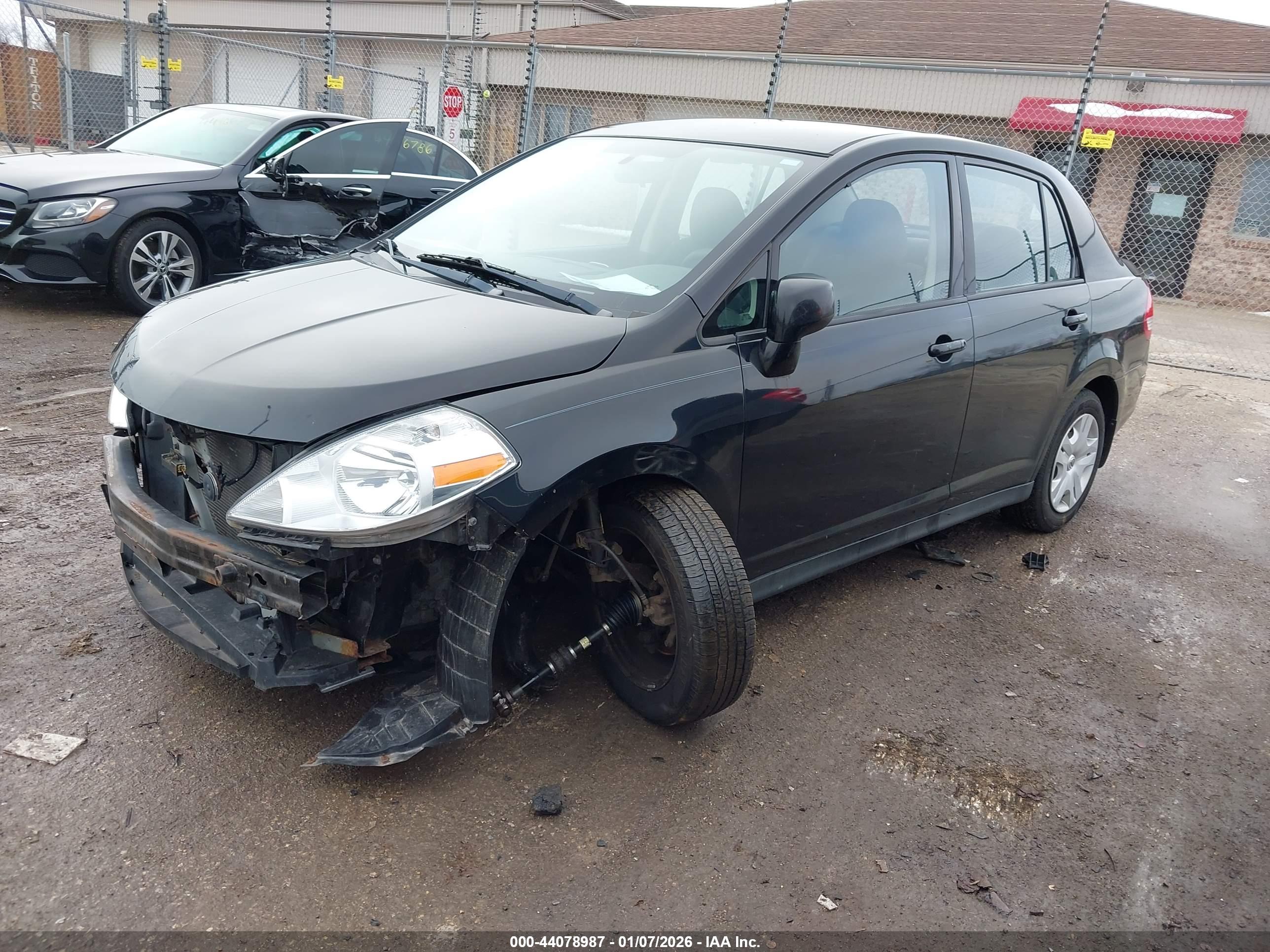 NISSAN VERSA image 2