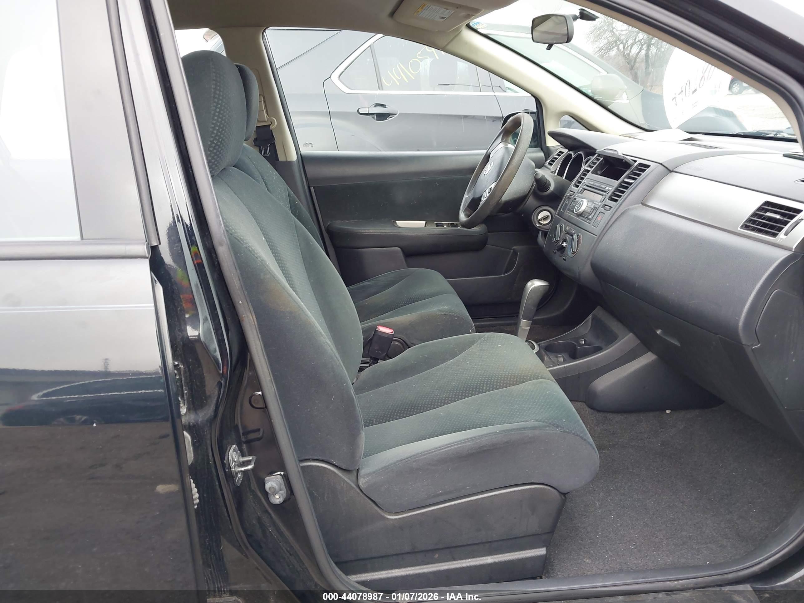 NISSAN VERSA image 5