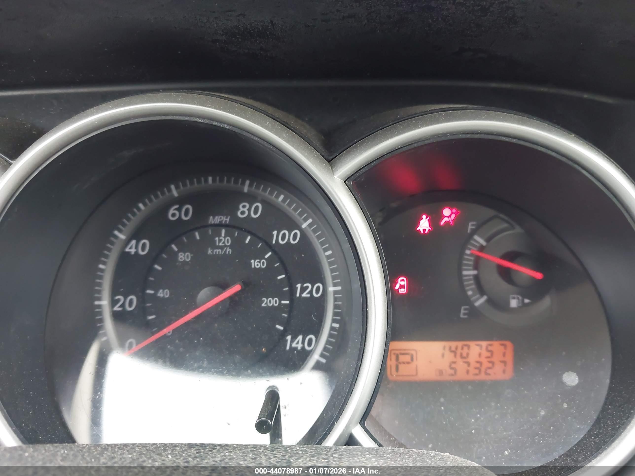 NISSAN VERSA image 7