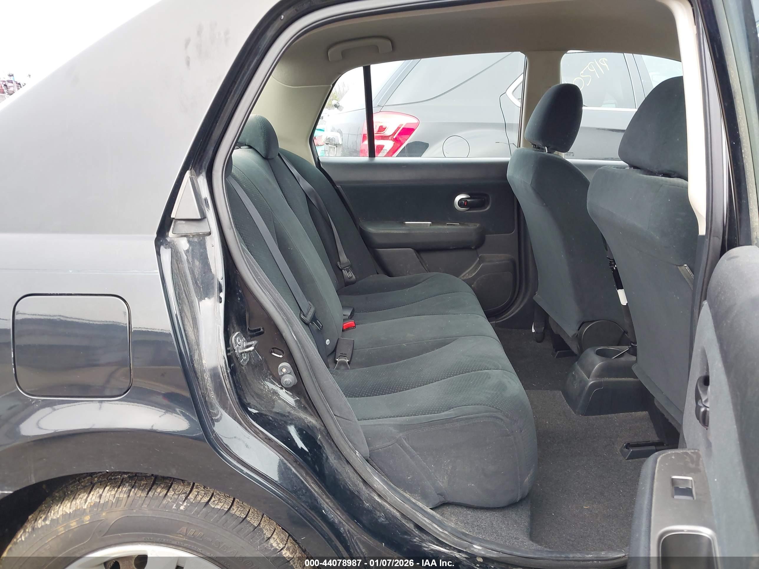 NISSAN VERSA image 8