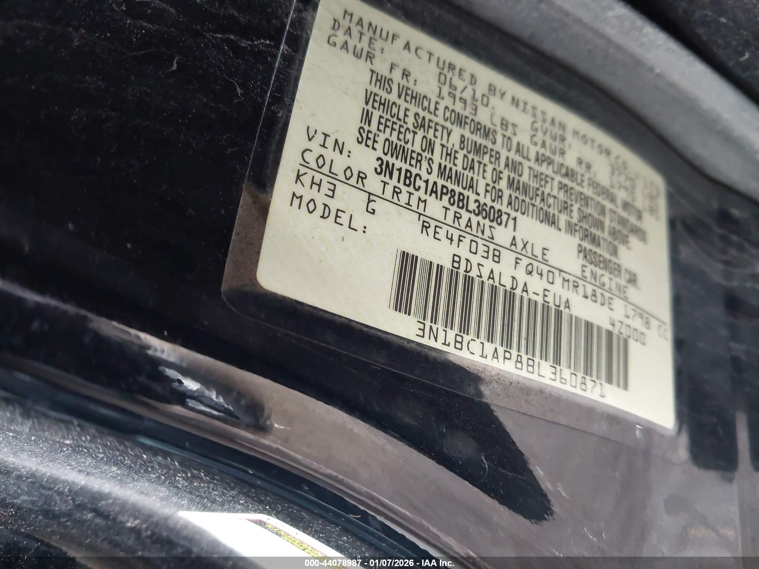 NISSAN VERSA image 9
