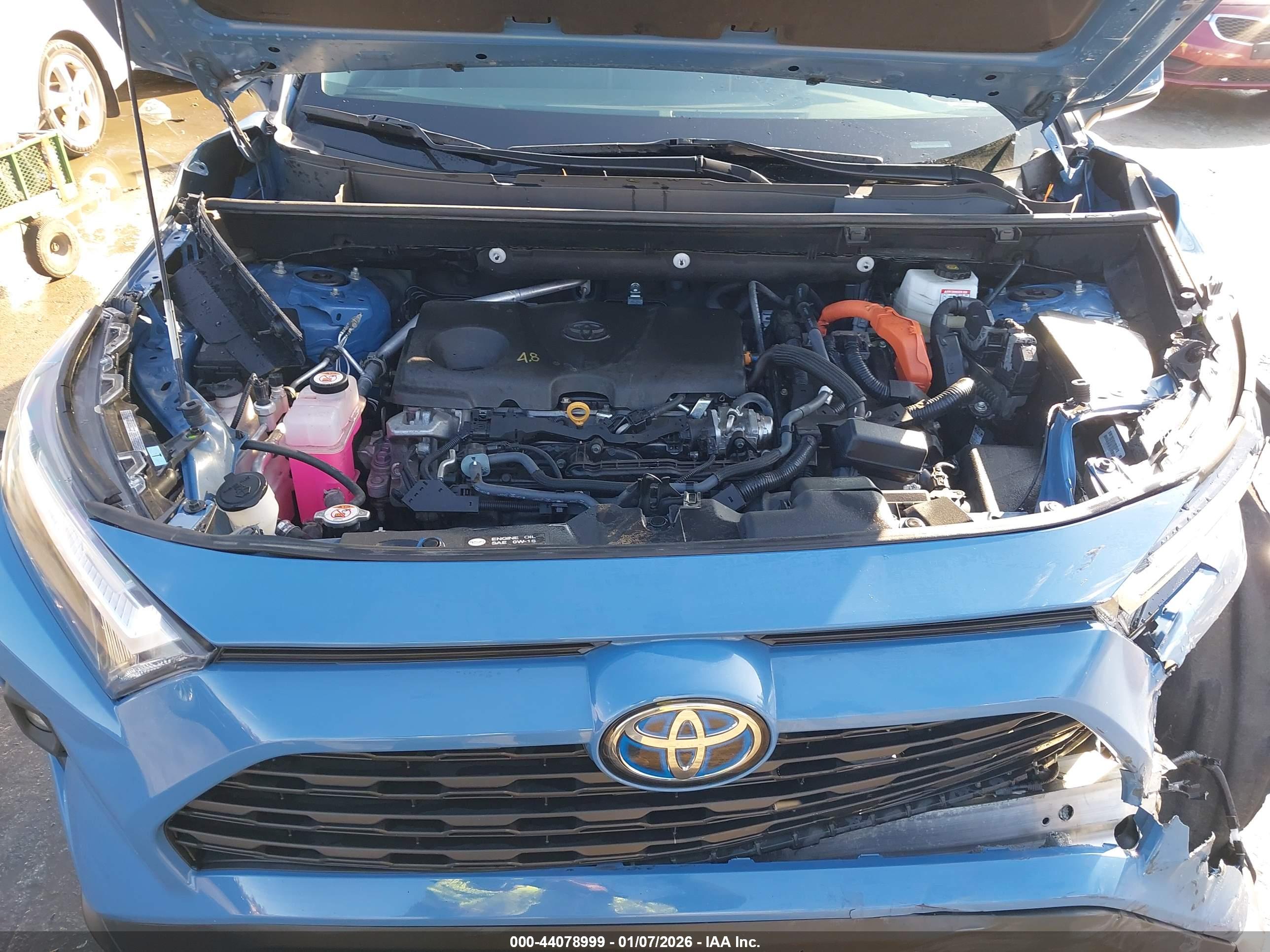 TOYOTA RAV4 image 10
