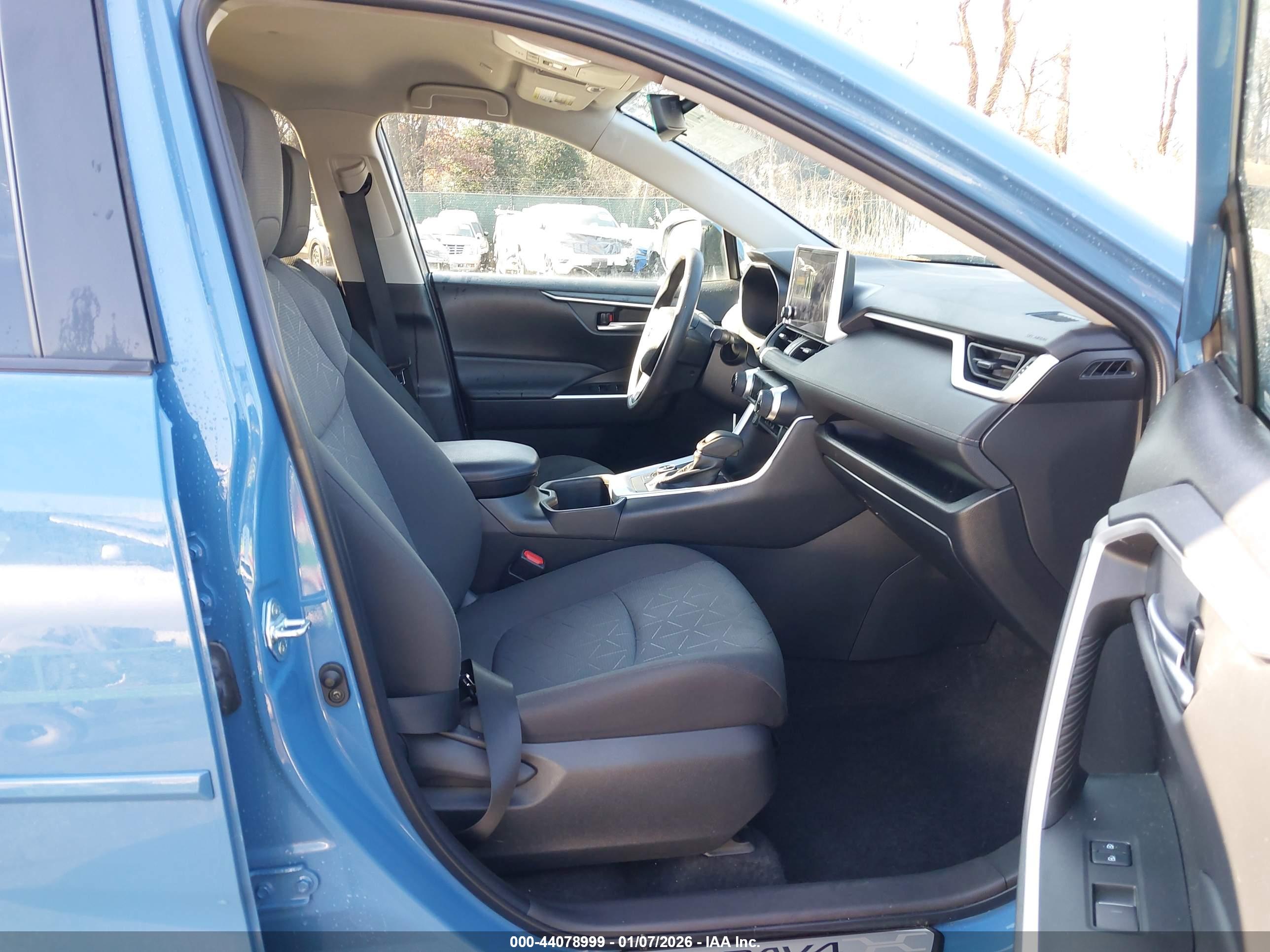 TOYOTA RAV4 image 5