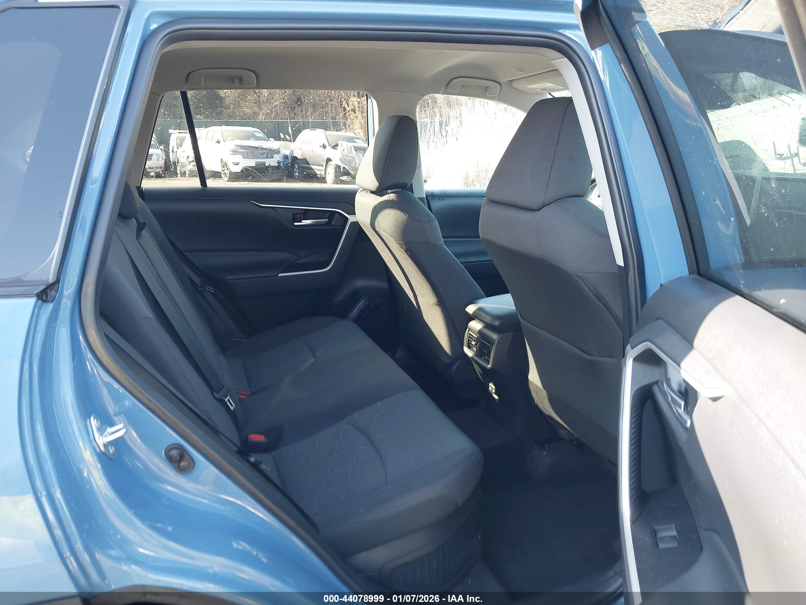 TOYOTA RAV4 image 8